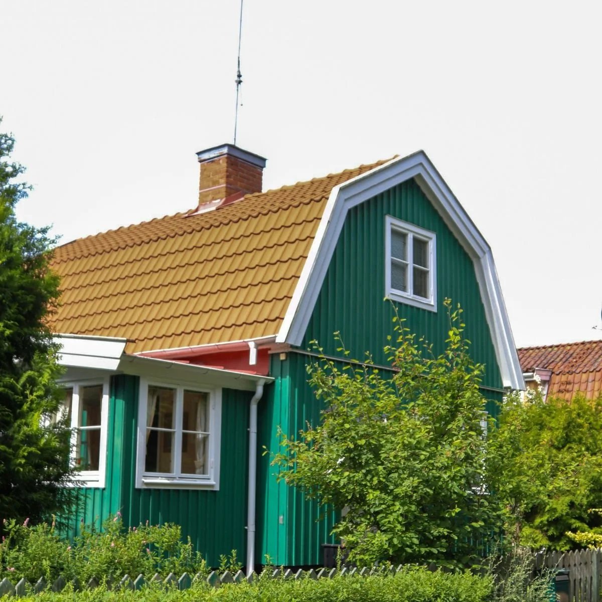 Husets viktigaste paraply – Så bedömer vi taket och vinden