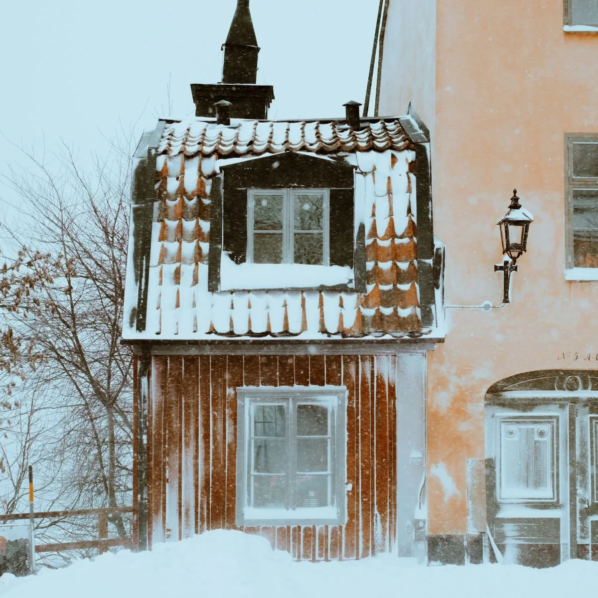När gammalt möter nytt – Så granskar vi husets tillbyggnader