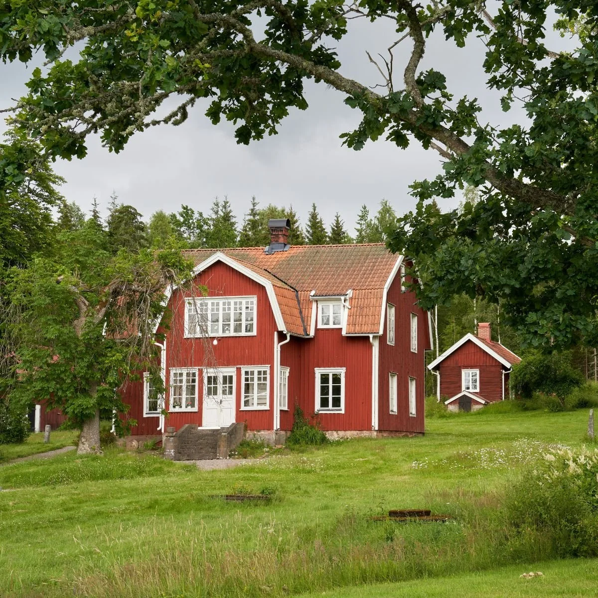 Det livsfarliga (men snygga) badrummet – Så granskar vi husets dyraste rum