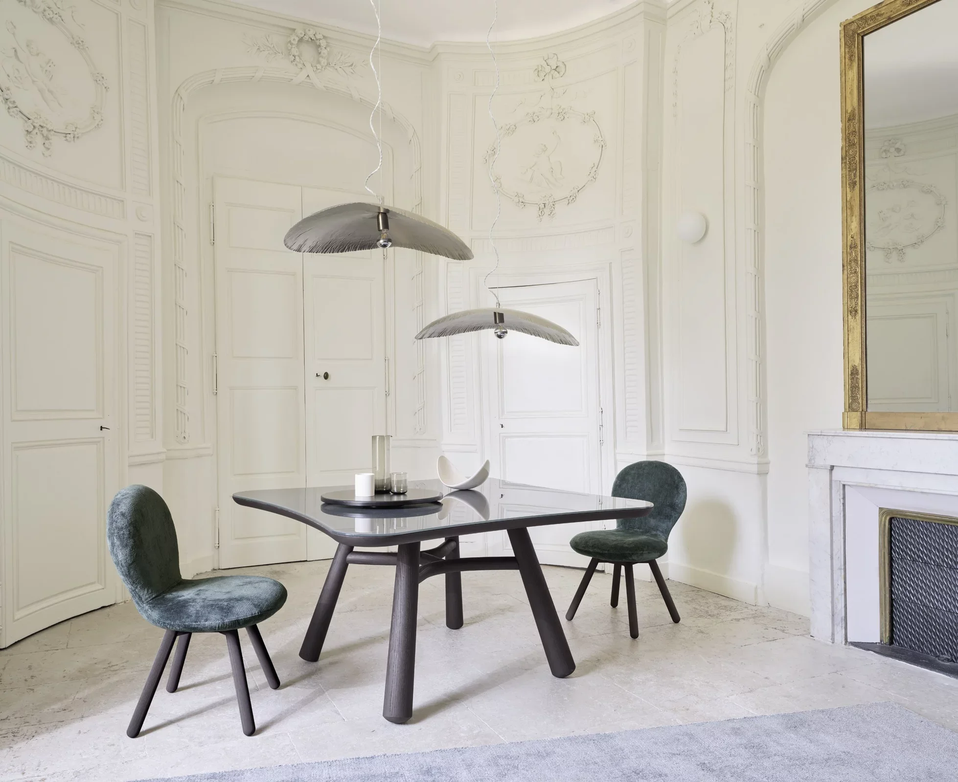 gray-club-tapies-jorn_026-027@2x.webp