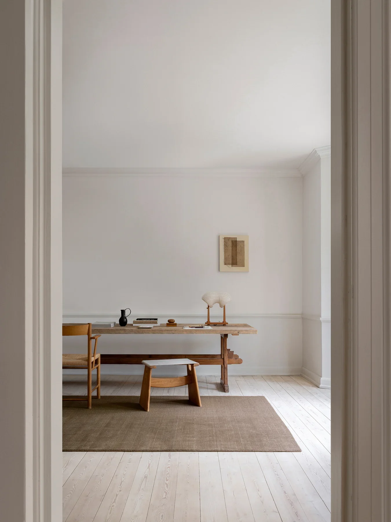 Linie_Design_Echo_Yano_Olive_Brown_Image_01_1350x1800.webp