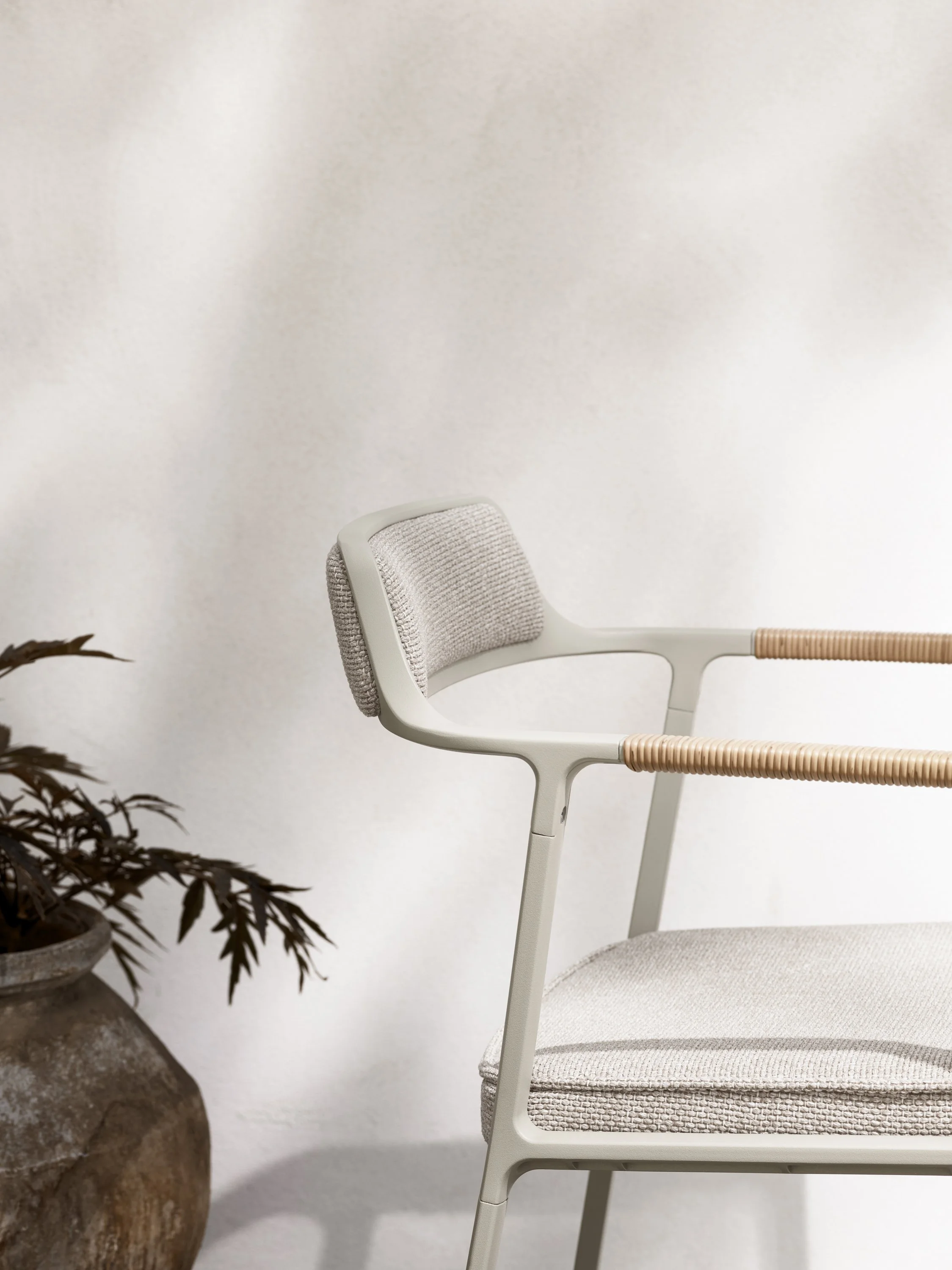 vipp-711-outdoor-chair-01-detail+%281%29.jpg