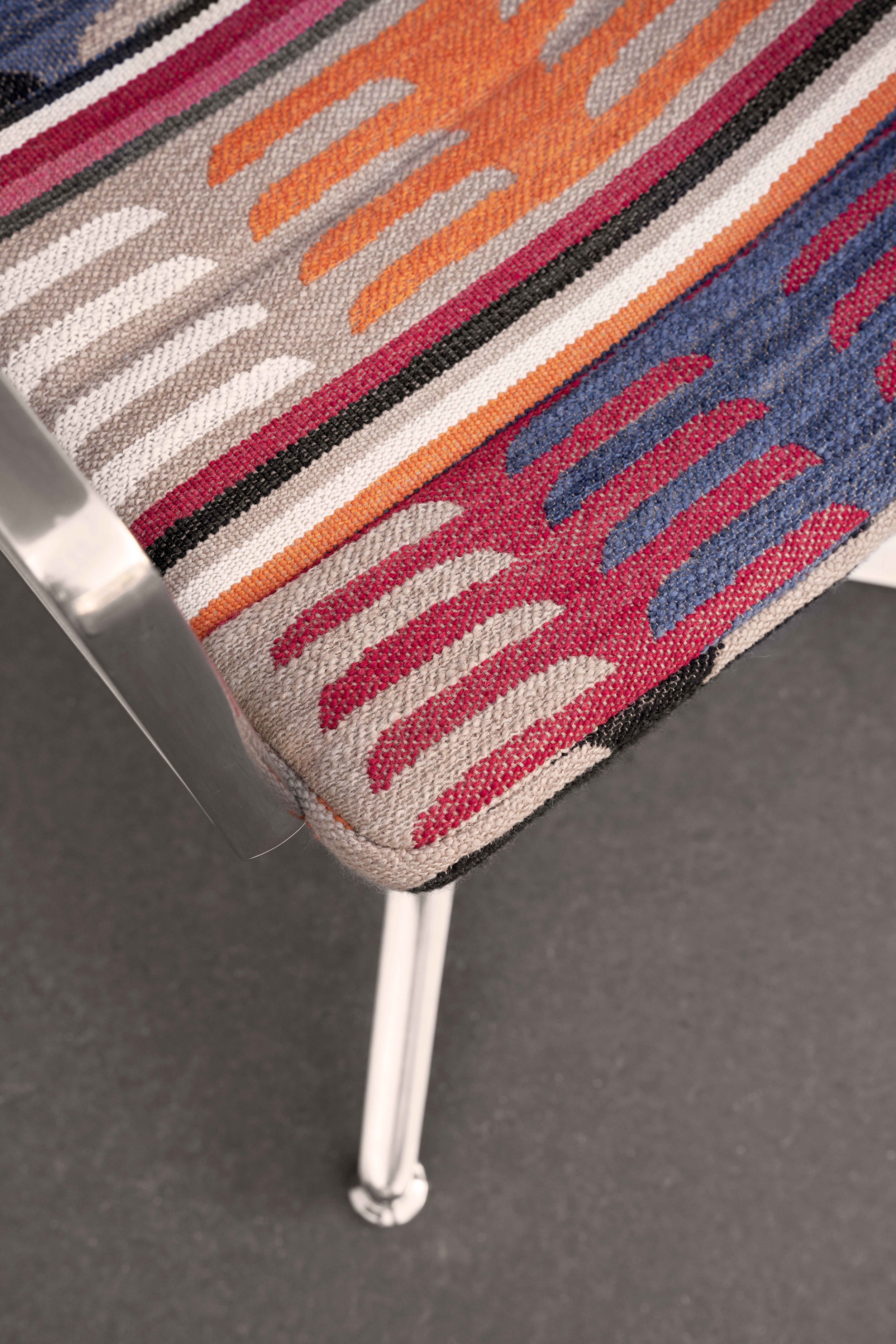 452-swivel-mexican-edition-detail-01.jpg