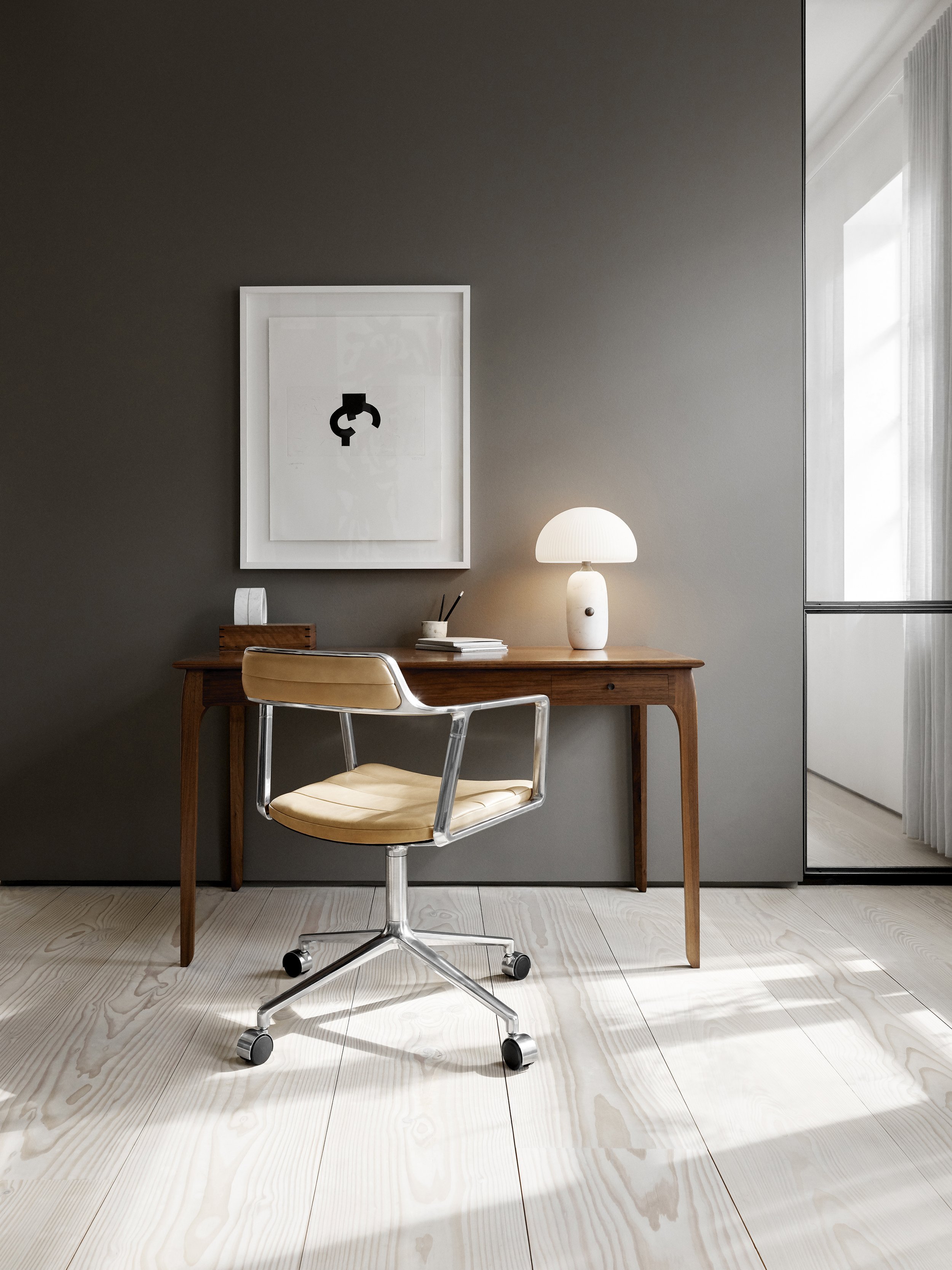 vipp452-swivel-chair-sand-03-ON-low.jpg