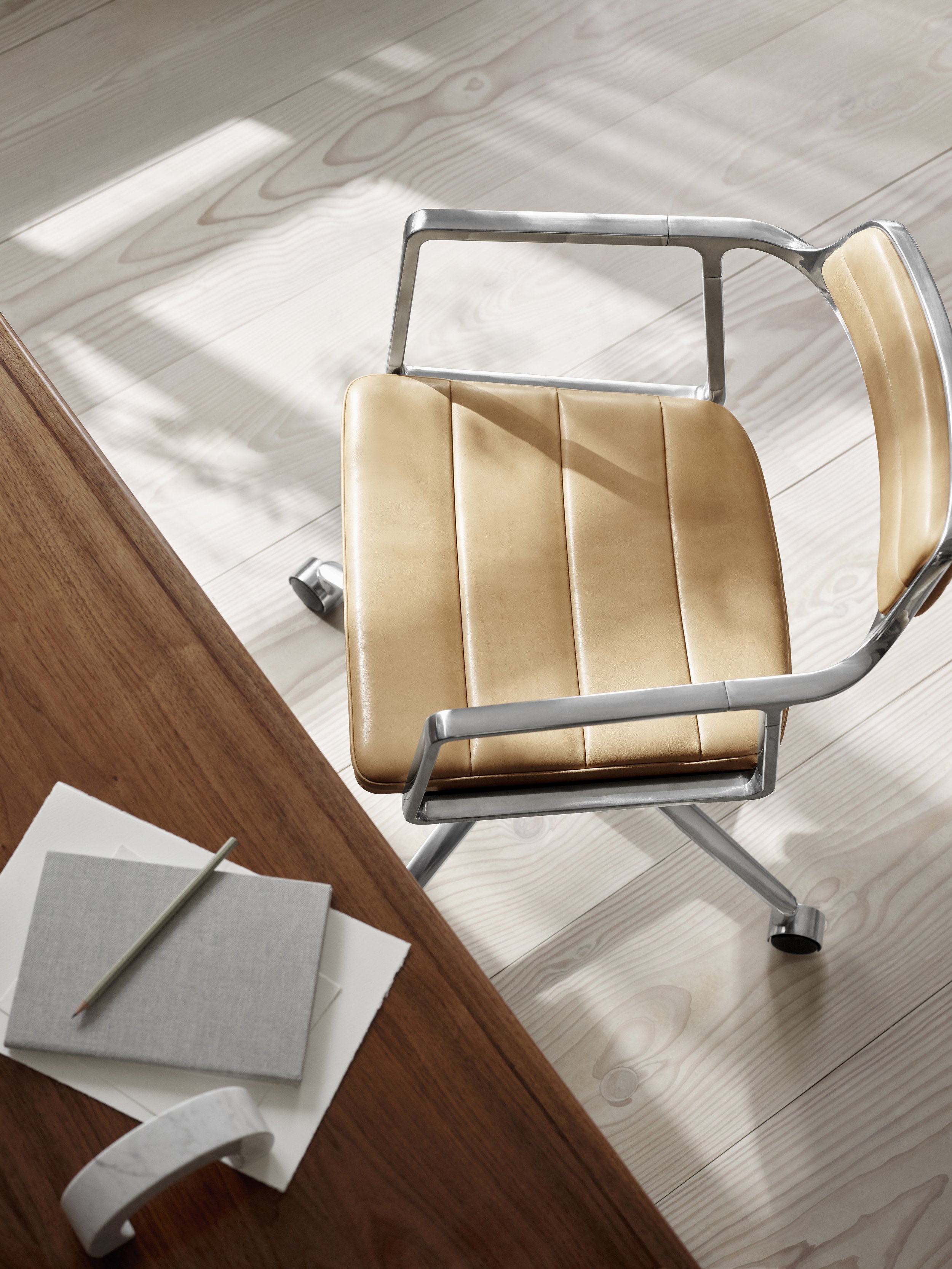 vipp452-swivel-chair-sand-04-low+%281%29.jpg