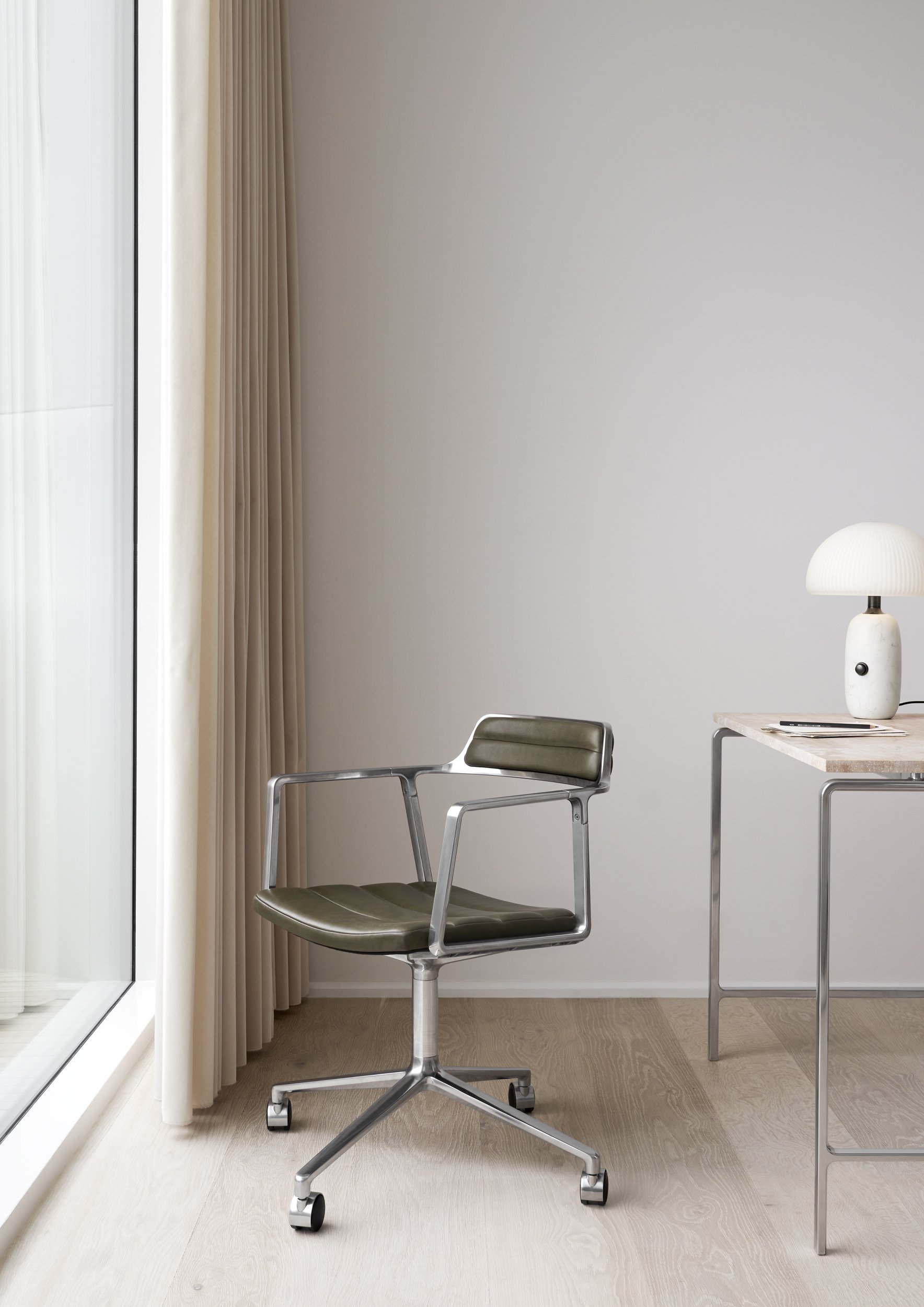 vipp-452-swivel-chair-alu-bosco-green-03.jpg
