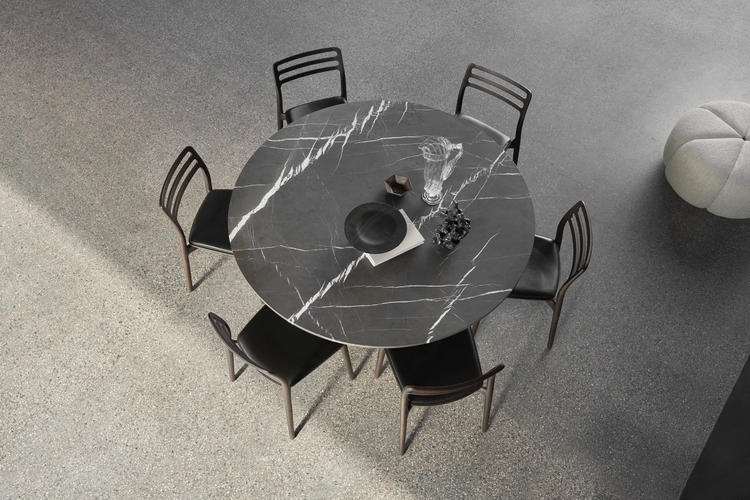 vipp-495-cabin-round-table-150-pietra-grey-dark-oak-04.jpg