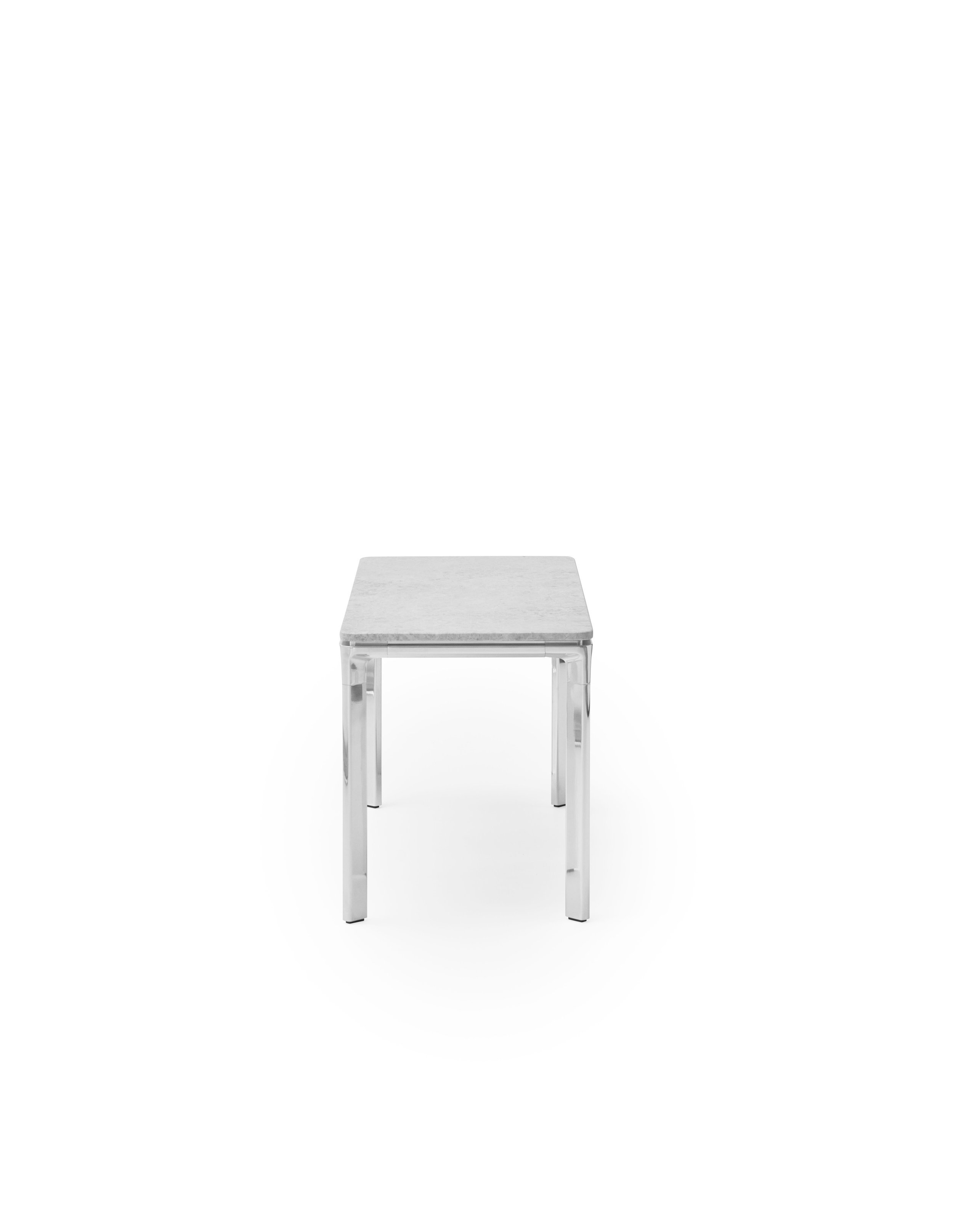 vipp-426-coffee-table-square-sky-grey-bush-hammered-03.jpg