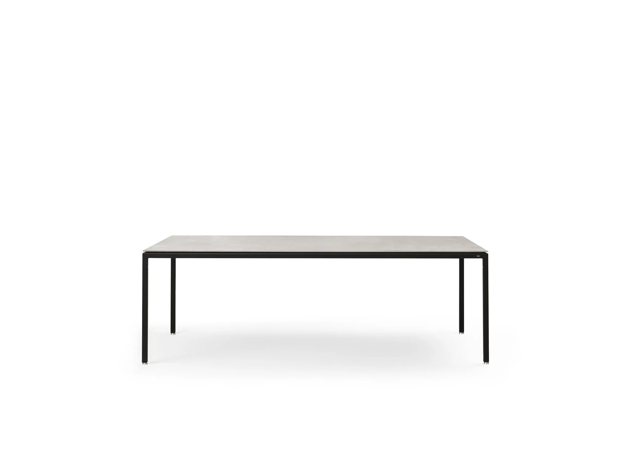 vipp_packs_medium_table_ceramic_01_lowres.jpg