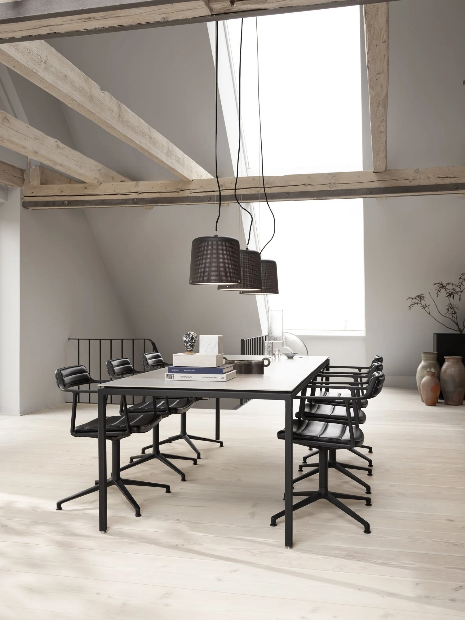 vipp-972-table-ceramic-01.jpg