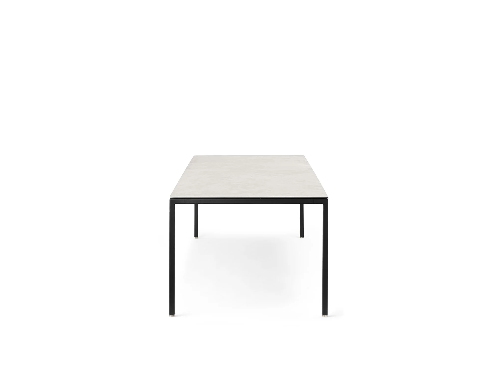 vipp_packs_large_table_ceramic_03_lowres.jpg