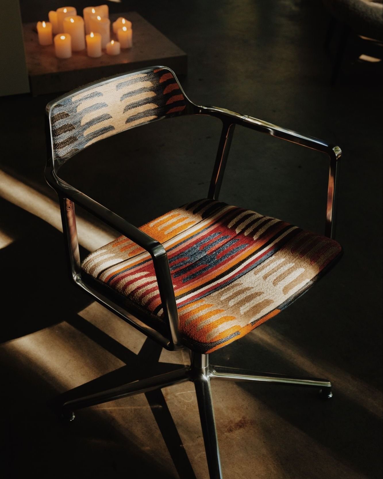 The ever-vibrant jewel in @Vipp's collection &ndash; Todos Santos Swivel Chair. 

💎 Inspired by Mexican aesthetics, made alive with @LaMaisonPierreFrey's  fabric, and perfected by Vipp&rsquo;s mastery of aluminium, creating a chair that&rsquo;s as d