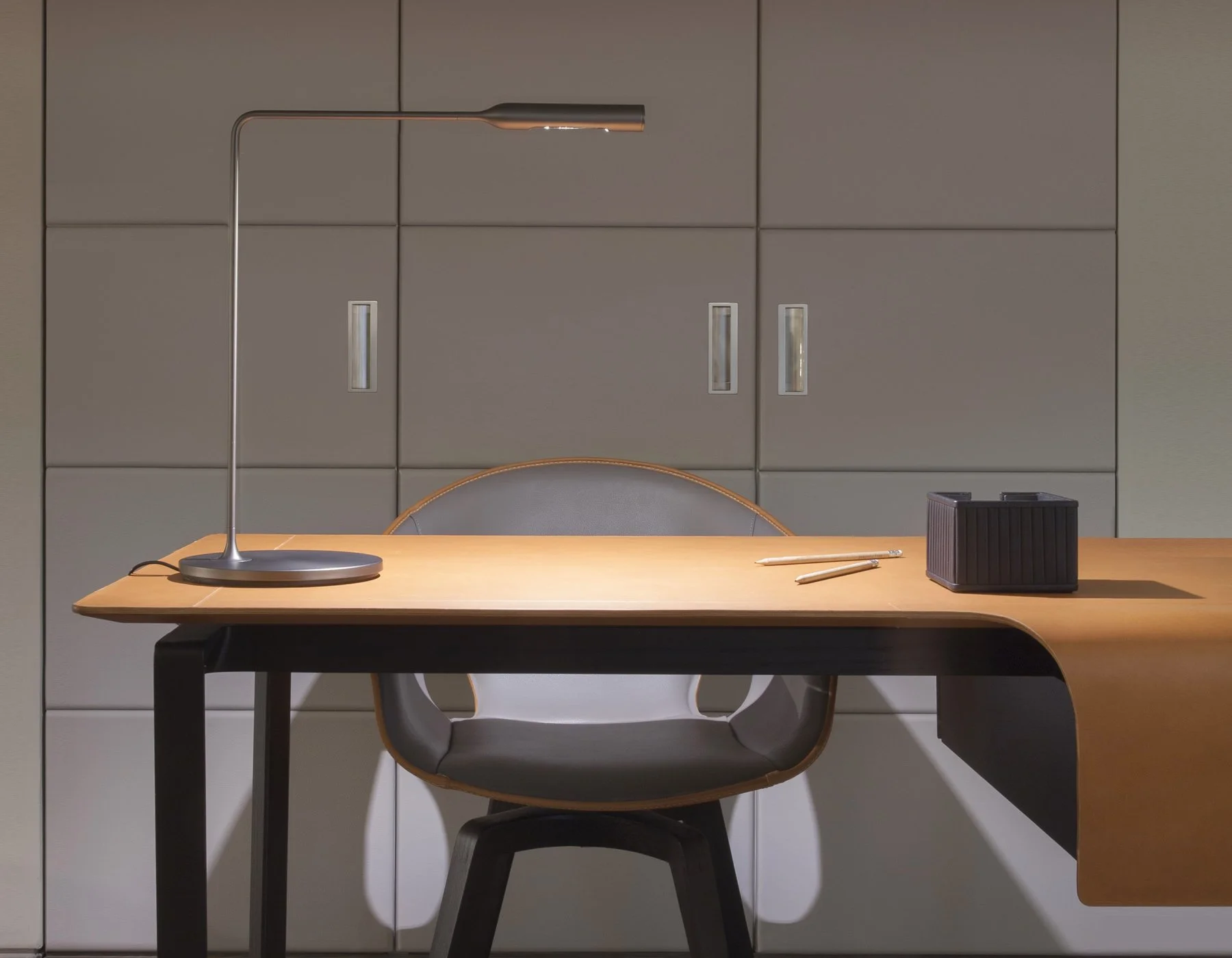 Gallery_Flo_Desk_08.jpg