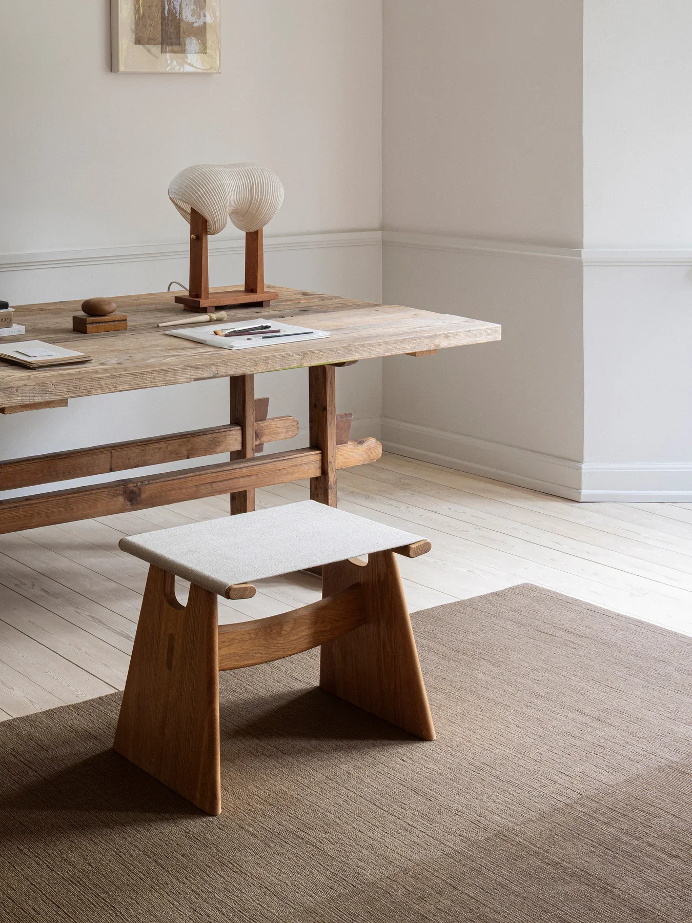 Linie_Design_Echo_Yano_Olive_Brown_Image_02_1350x1800.webp