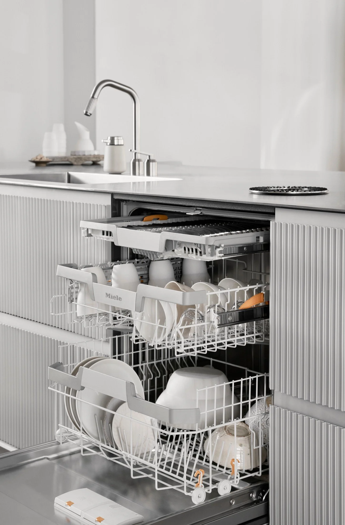 vipp-v3-kitchen-pencil-factory-detail-dishwasher-01.jpg