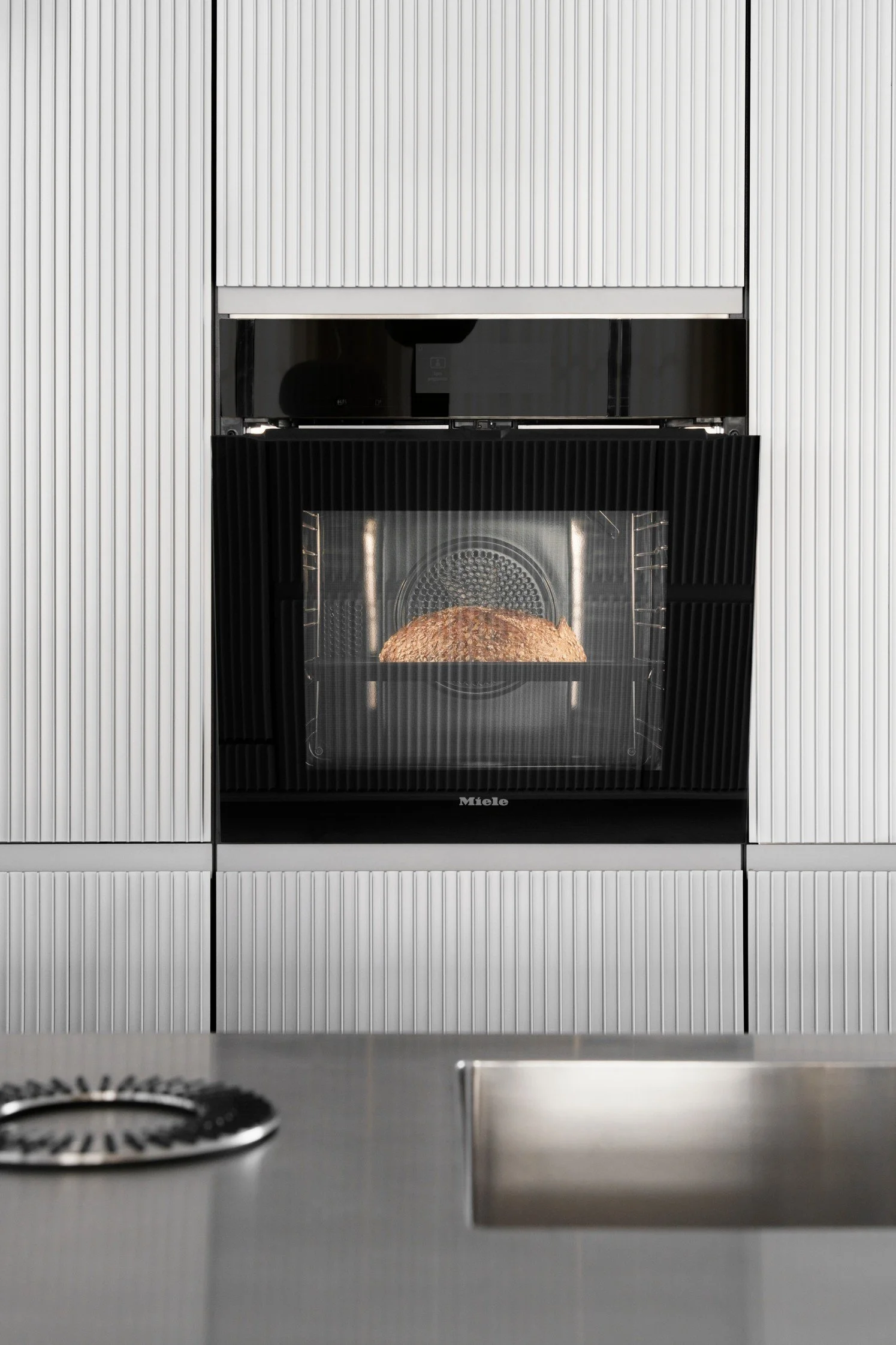 vipp-v3-kitchen-pencil-factory-detail-oven-02.jpg