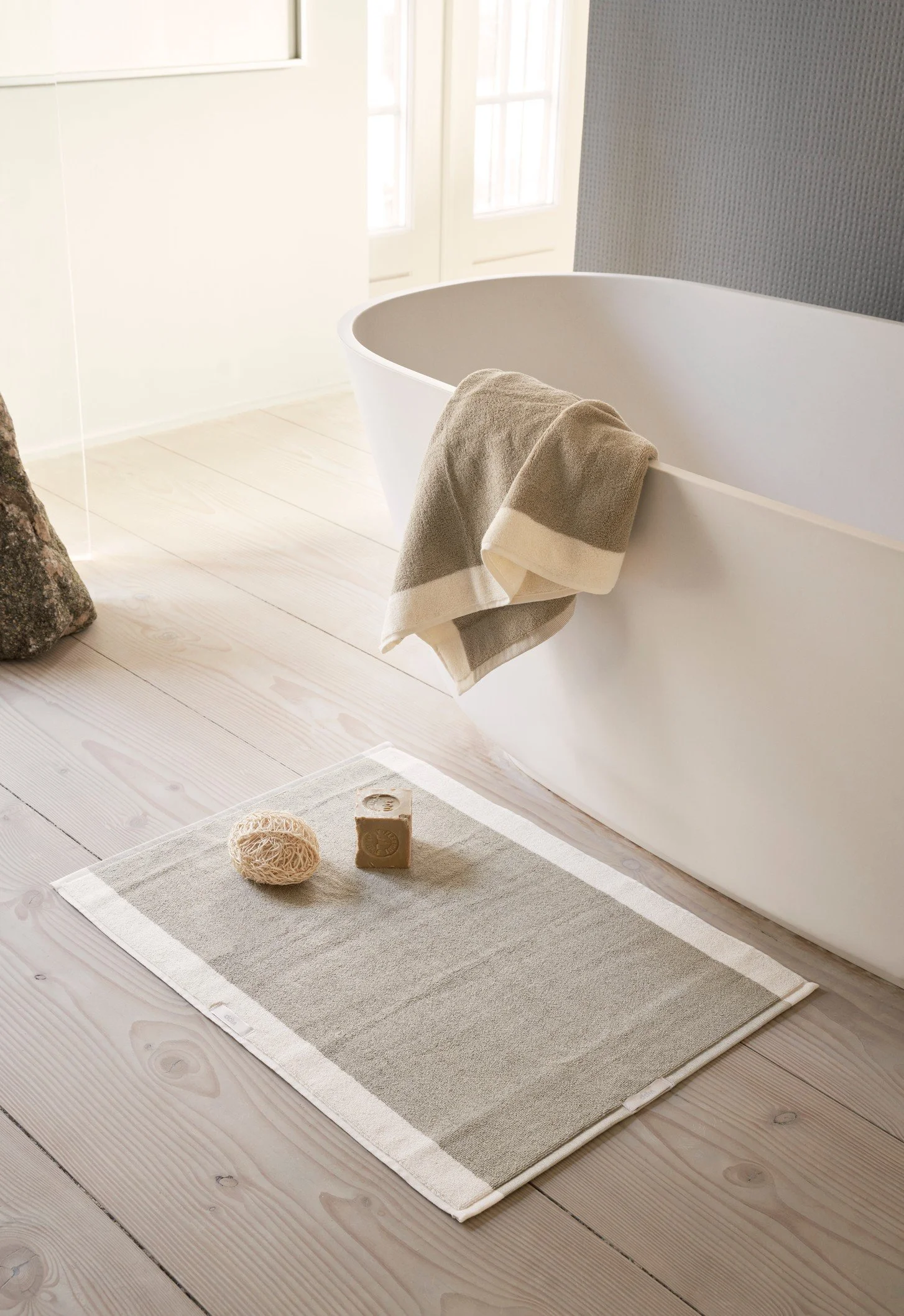 vipp-101-104-bath-mat-towel-large-khaki-01 (1).jpg