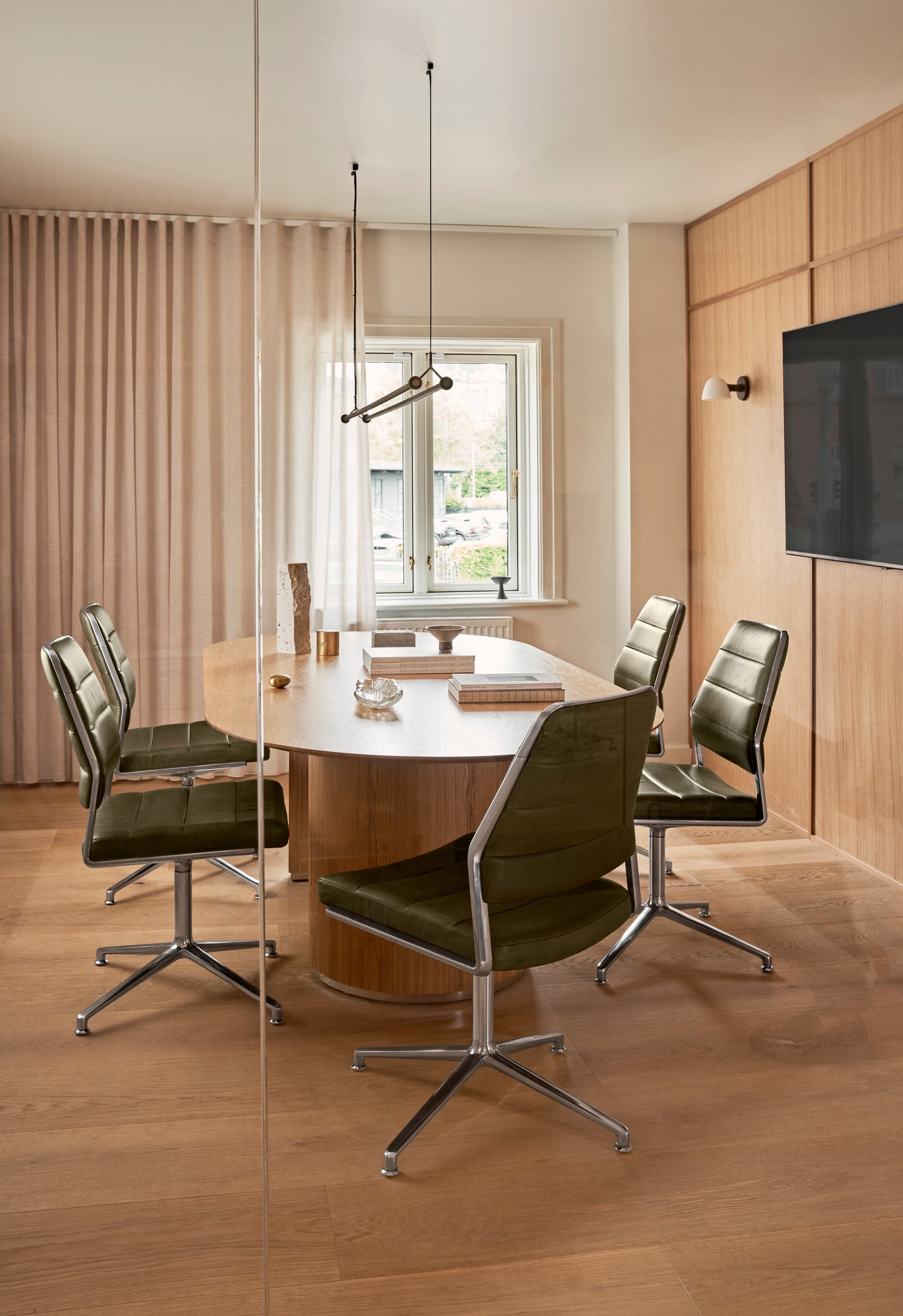 vipp-454-swivel-chair-alu-bosco-green-gliders-01.jpg