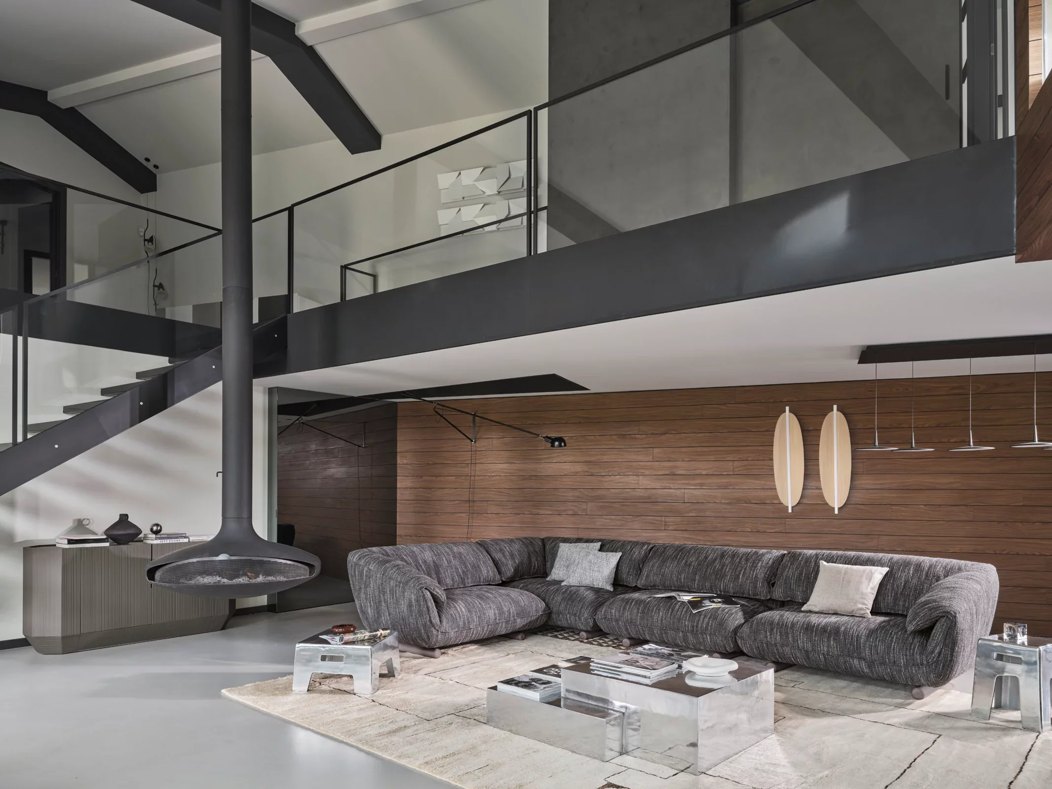 gray-club-tapies-jorn_110-111@2x.webp