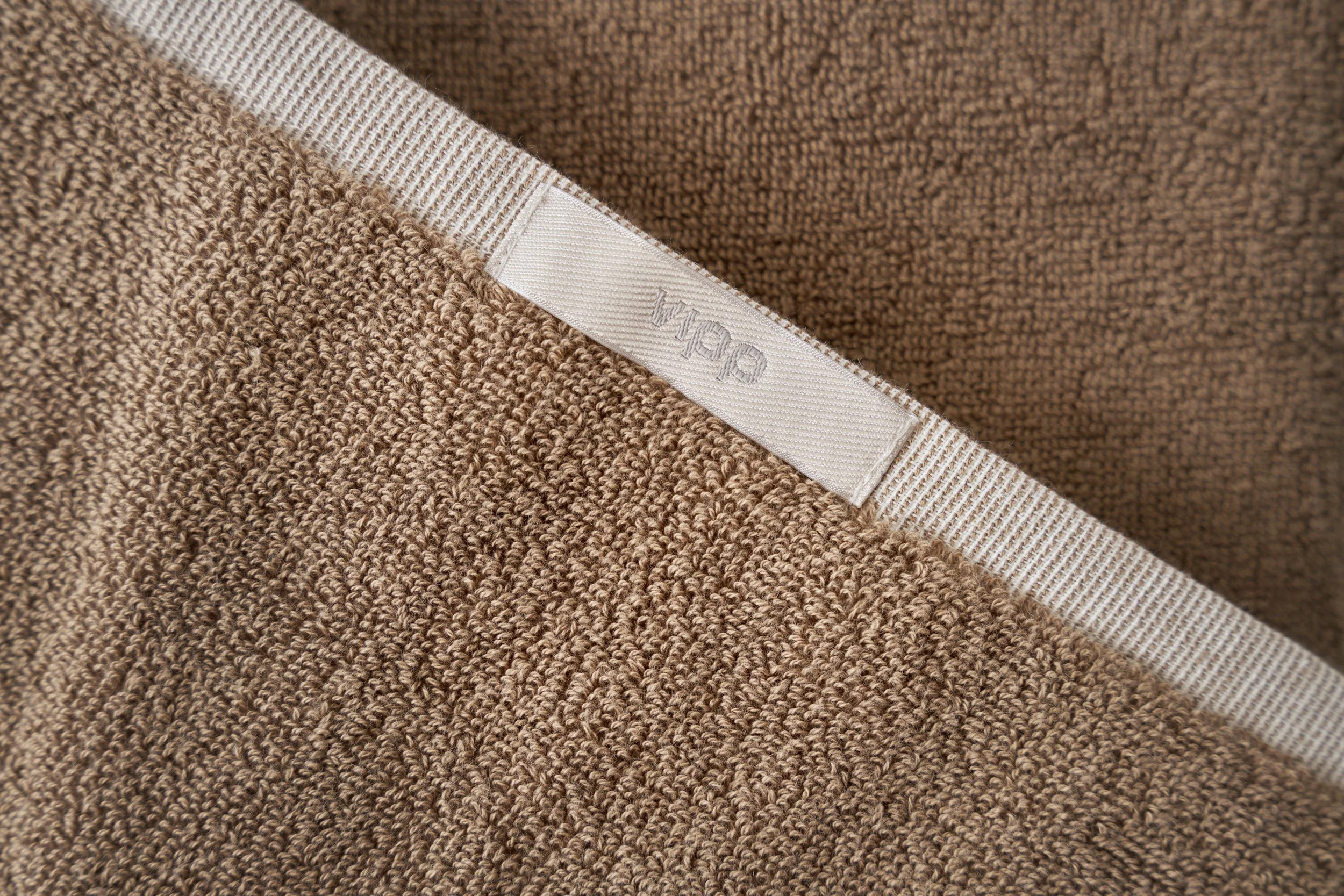 vipp-102-105-towel-taupe-detail-02.jpg