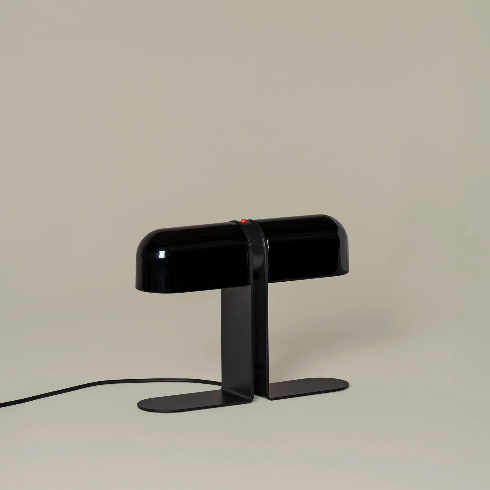 Duo-negro-OFF-SantaCole-EnricBadrinas-2022-R25-2-x1700.jpg