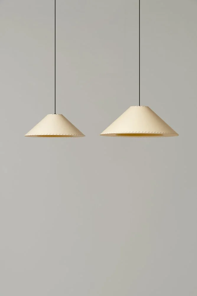Sisisi-Conica-Plana-beige-familia-OFF-SantaCole-EnricBadrinas-2023-RET-x1000.jpg
