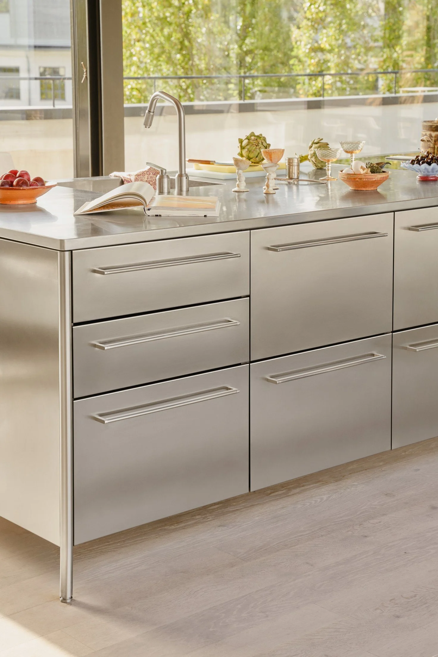 vipp900-v4 kitchen-julia khan anselmo campaign-04.jpg