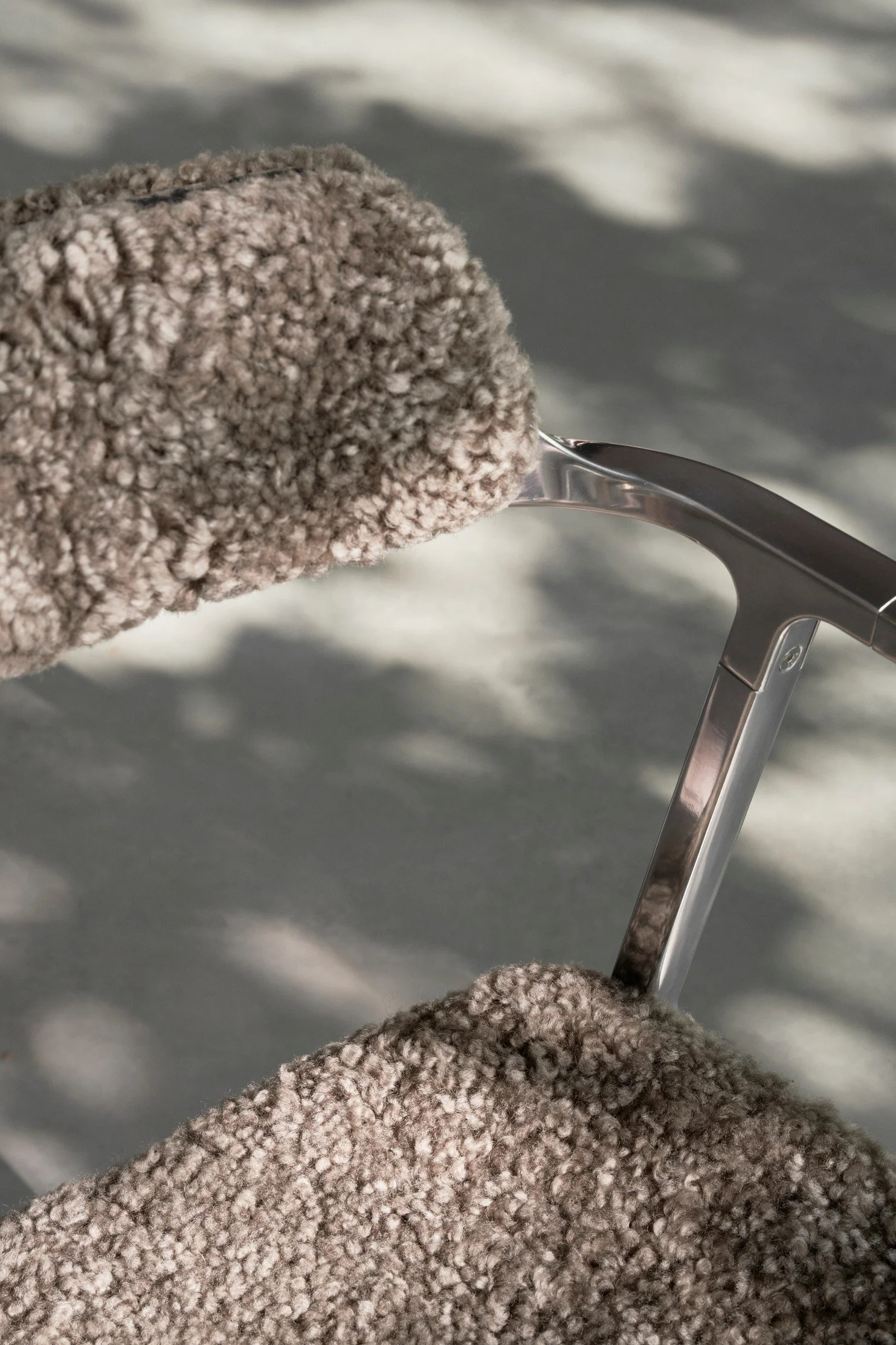 vipp-swivel-chair-curly-edition-detail-01.jpg