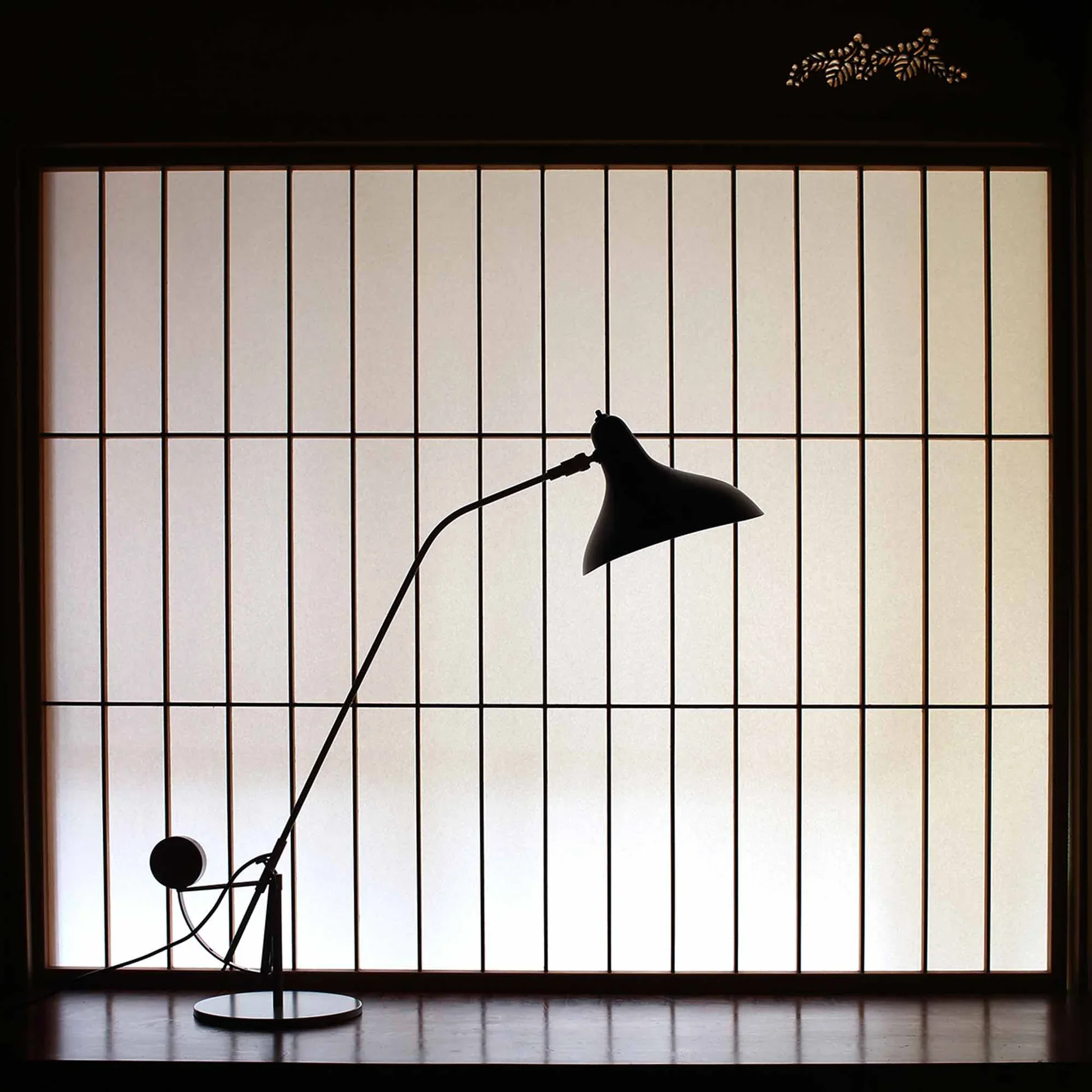 dcw-editions-mantis-bs3-desk-lamp-lifestyle-02_3cdf505b-a5bc-4018-a0b4-dc55a4042011.webp