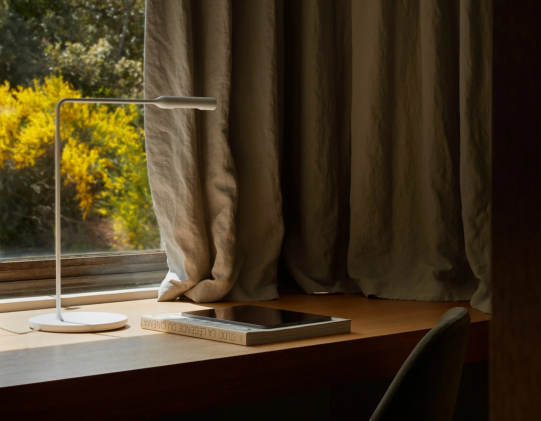 Gallery_Flo_Desk_06.jpg