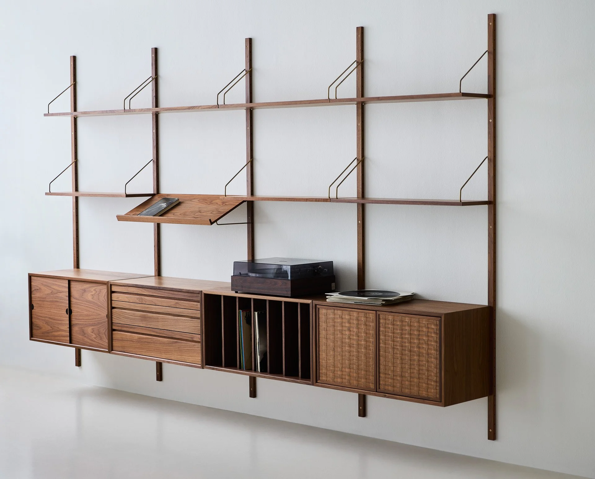 RS_WALNUT_BRASS_II41_LOW-1920x1544.jpeg