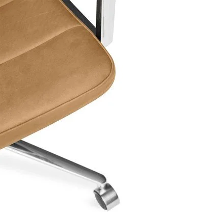 vipp455-swivel-chair-alu-camel-leather-castors-detail-01.jpg