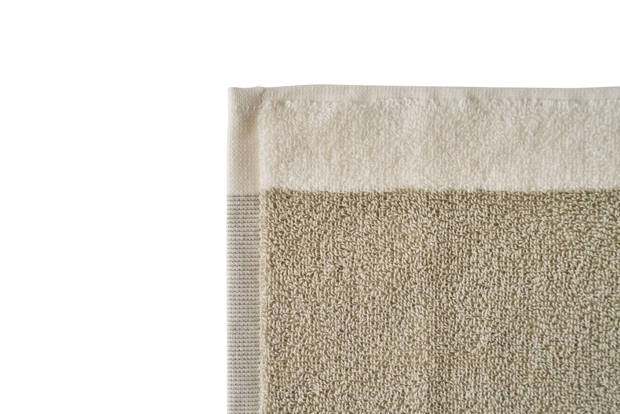 vipp-102-105-towel-khaki-detail-01.jpg