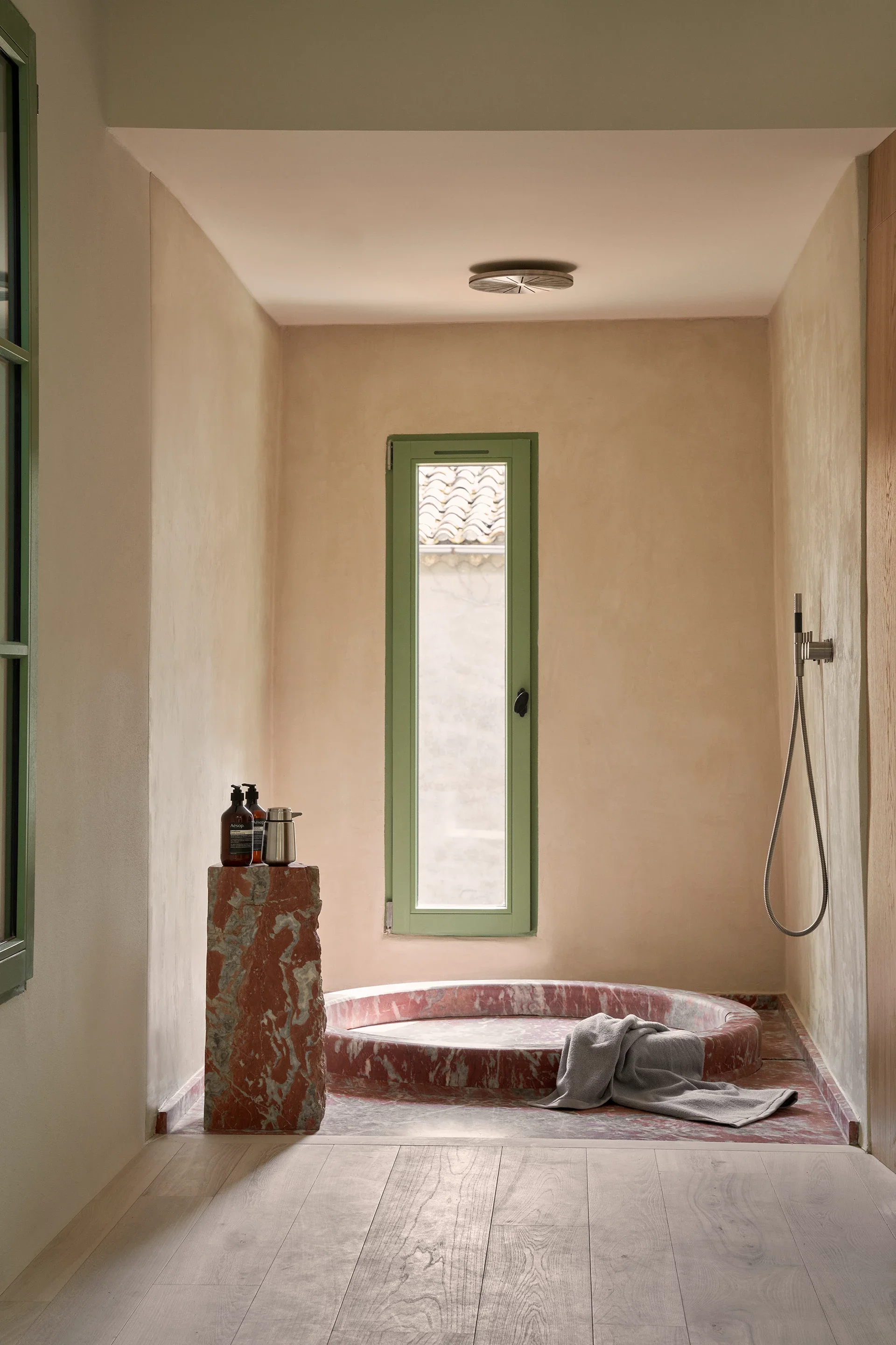 vipp-lagrasse-bathroom-01.webp