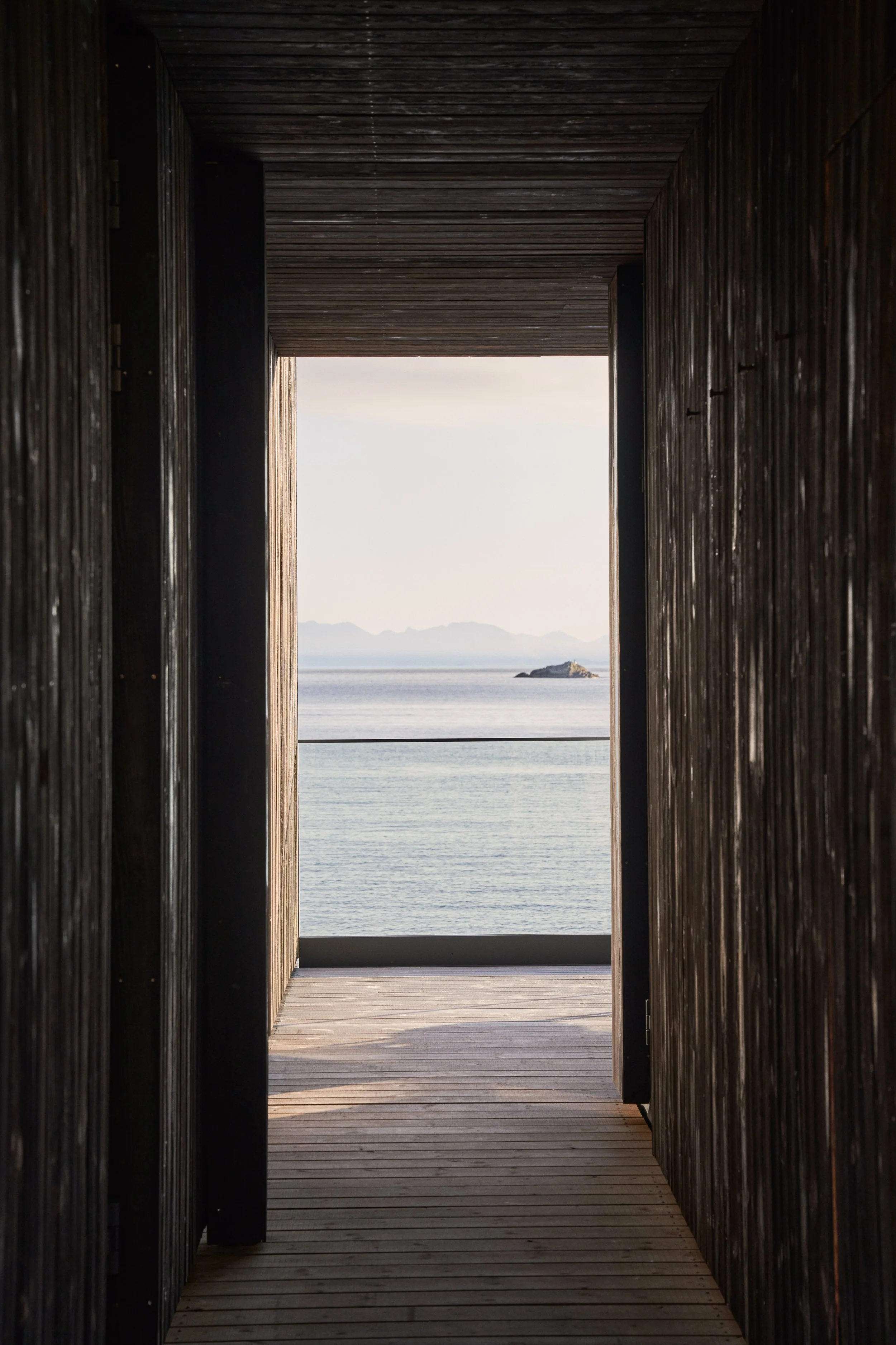 vipp-lofoten-guesthouse-view-02.jpg