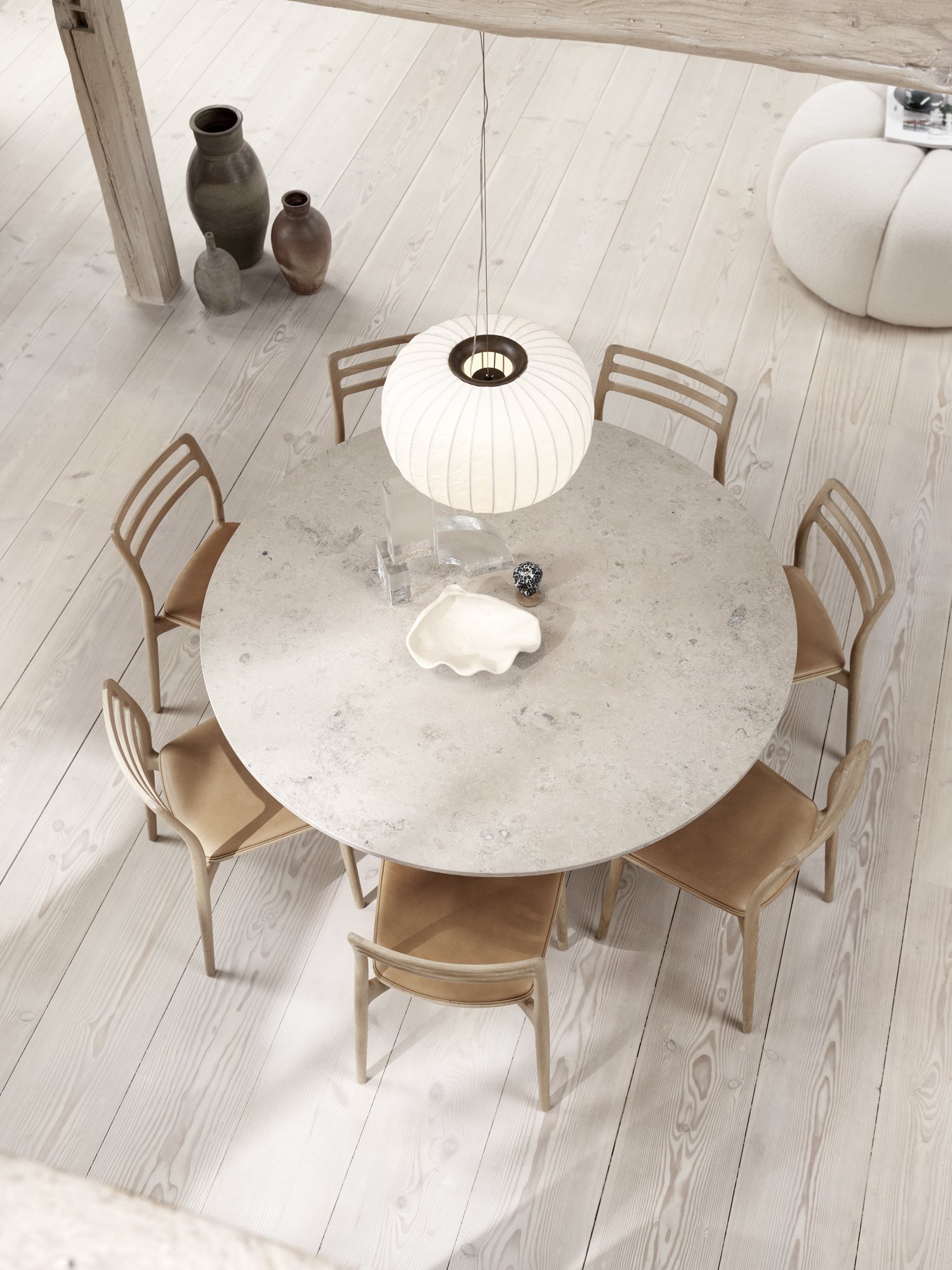 vipp-495-cabin-round-table-ø150-jura-limestone-lightoak-01.jpg