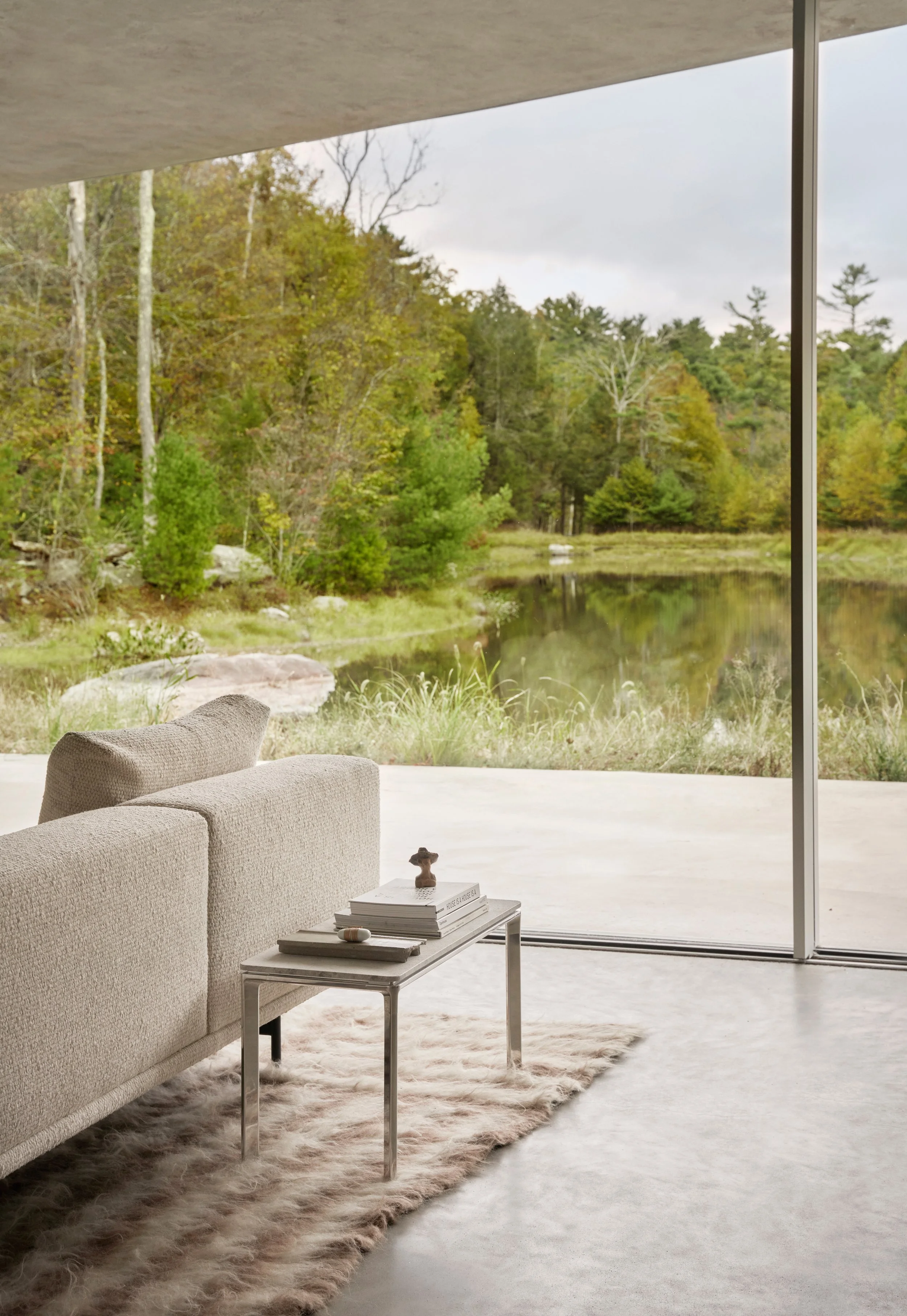 vipp-upstate-new-york-livingroom-summer-04.jpg