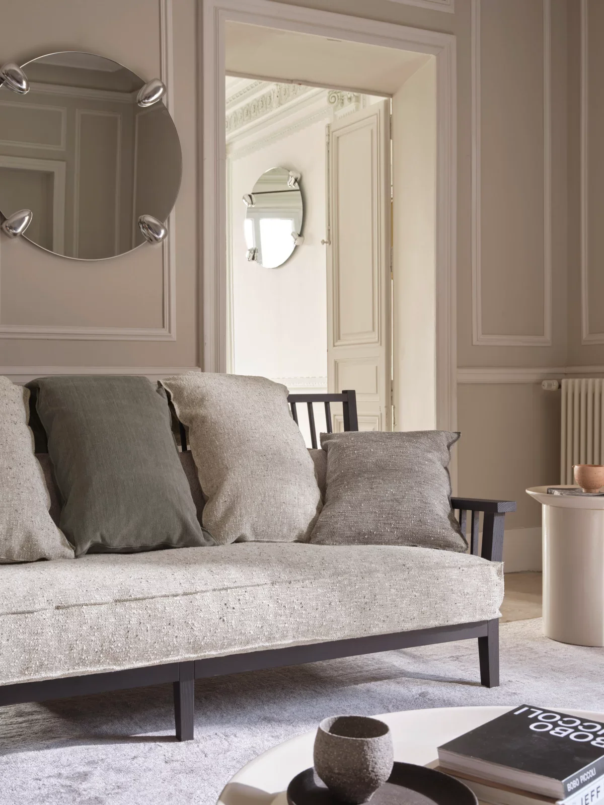 gray-club-tapies-jorn_039@2x.webp