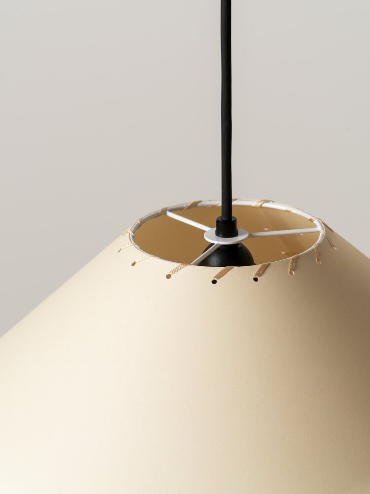 Sisisi-Conica-Plana-MT4-beige-detalle-OFF-SantaCole-EnricBadrinas-2022-03-x1000.jpg