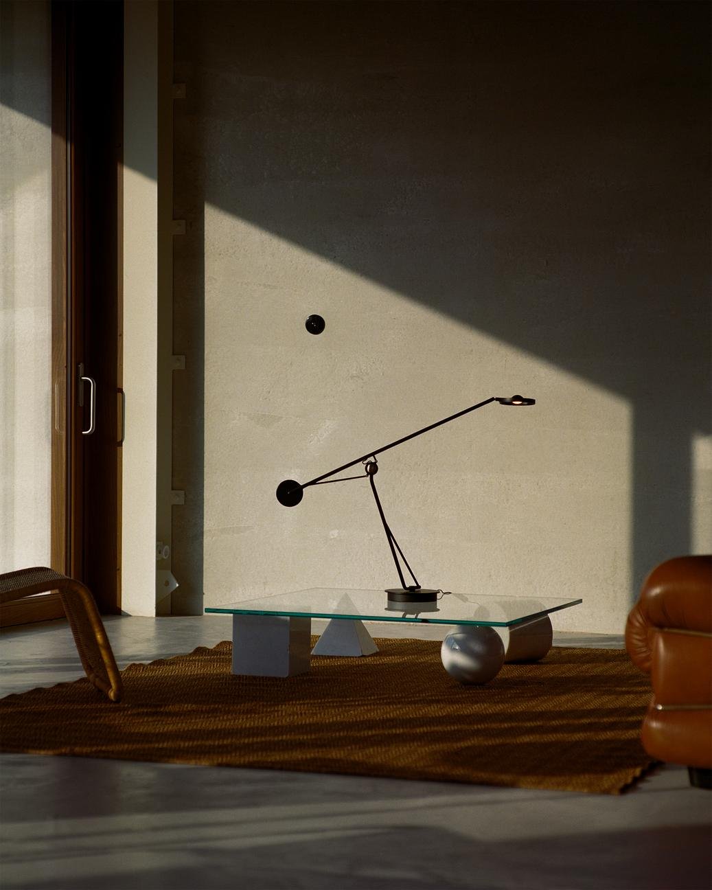 DCWéditions.Aaro.Table.Lifestyle.03.jpg