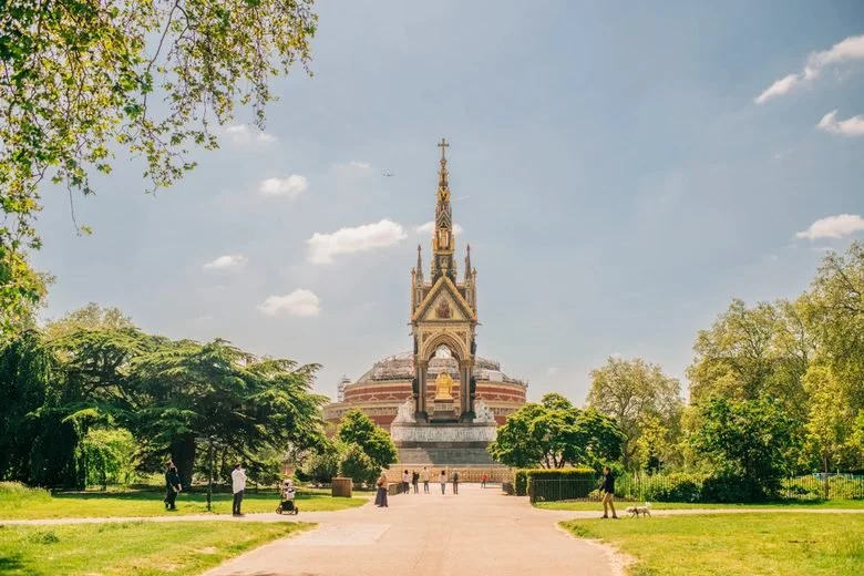 Best places to live in London for families with children &mdash; Kensington Gardens and Royal Albert Hall