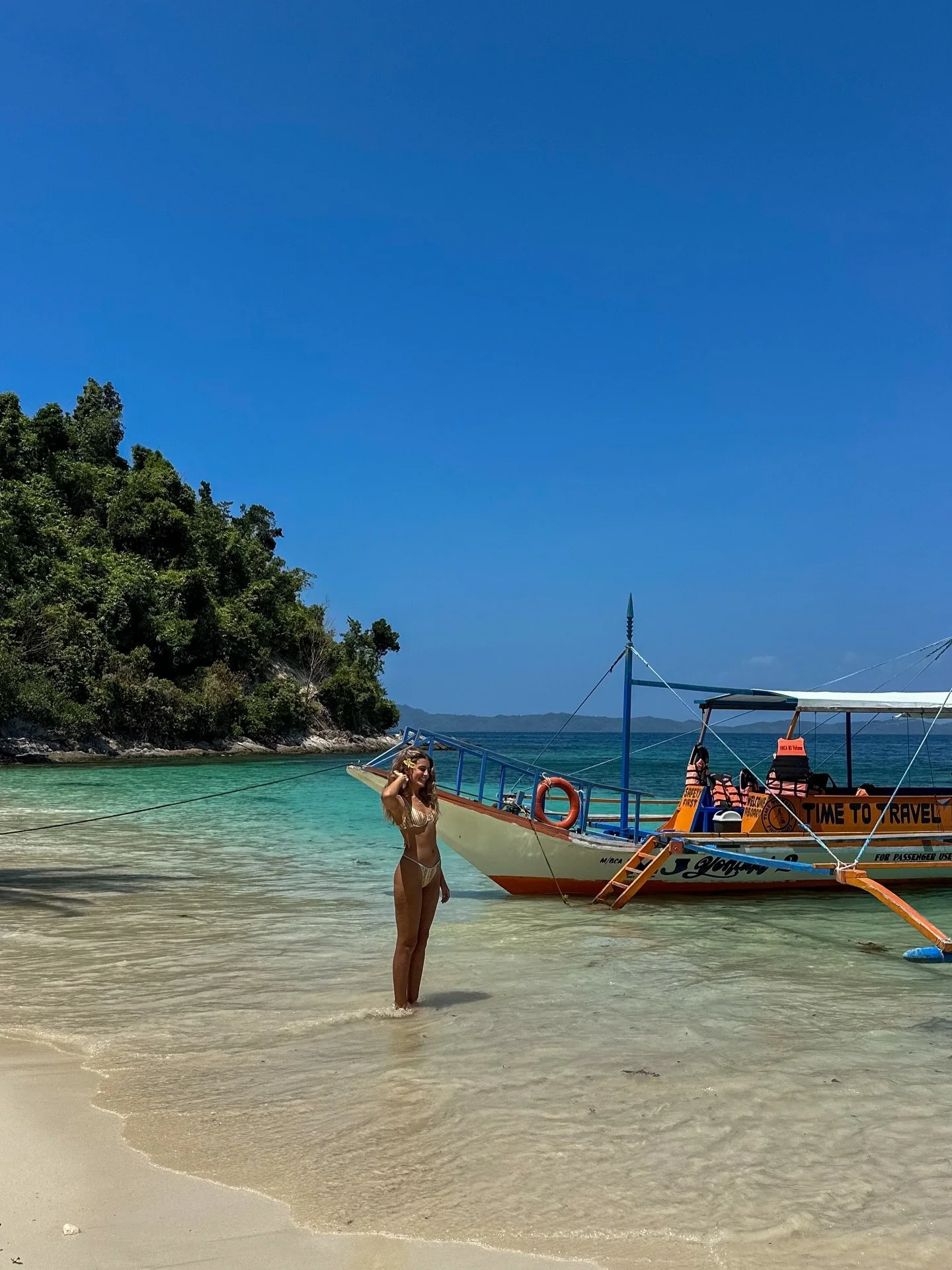 🌺 island living in @thesaltyblond.surfshop 

&ldquo;Wheresloz&rdquo; for a dissy 🫶🏼