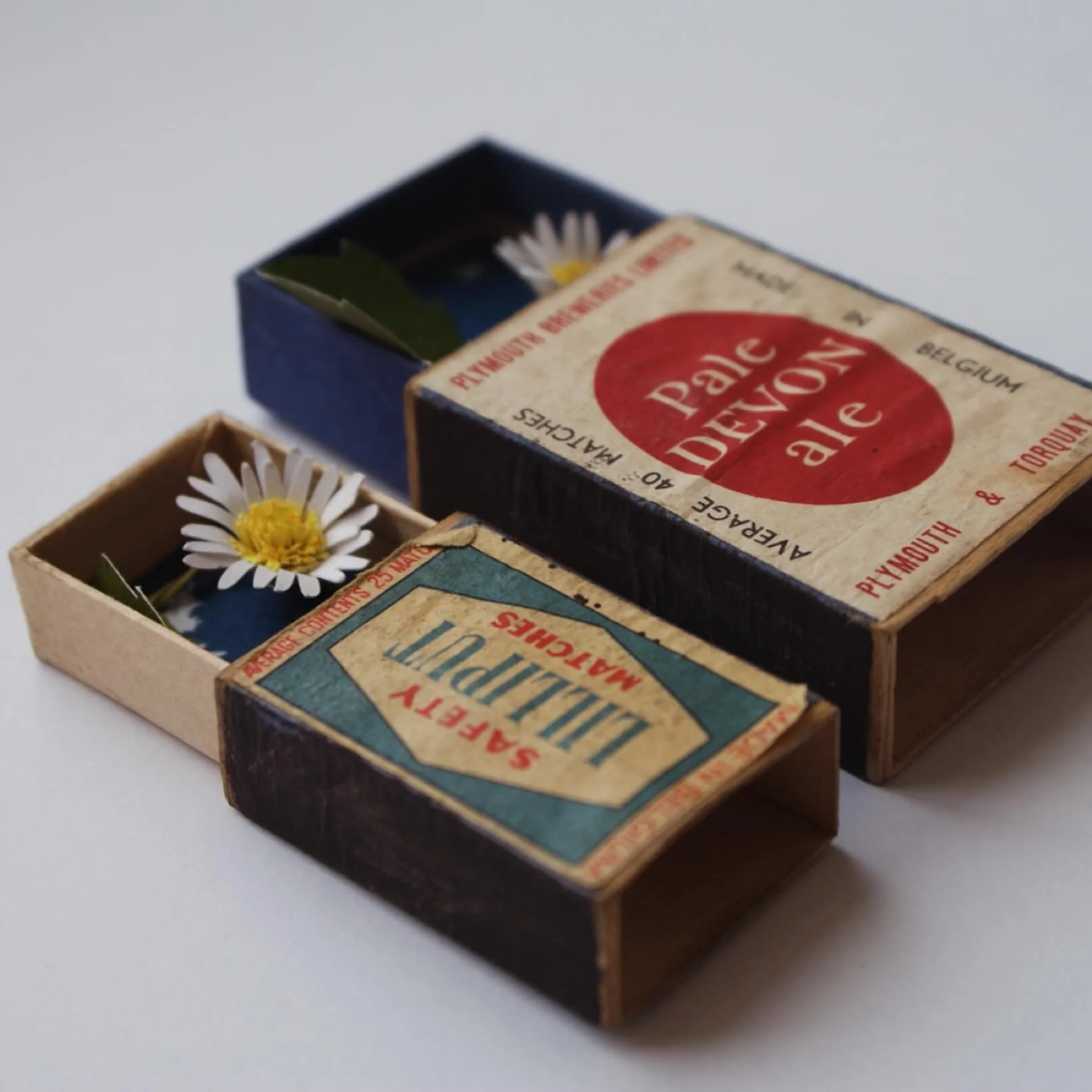 Starting the week as I mean to go on, with tiny moments of joy and wonder&hellip;

#tokens 
#heirlooms 
#smallmoments 
#joy+wonder
#madeinpaper