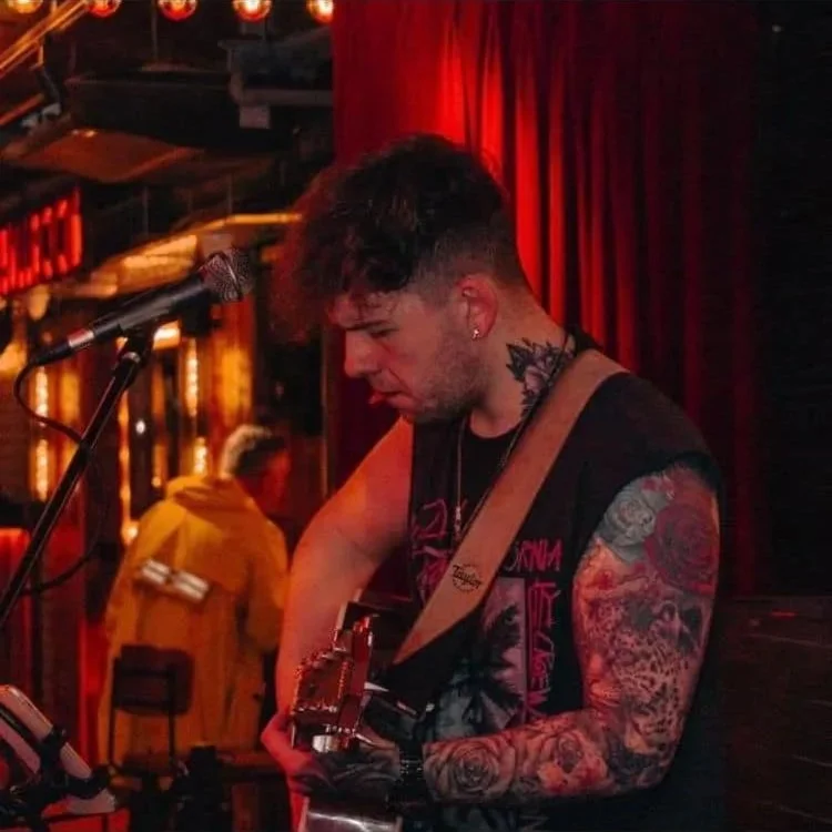 Carriages Male musician.jpg