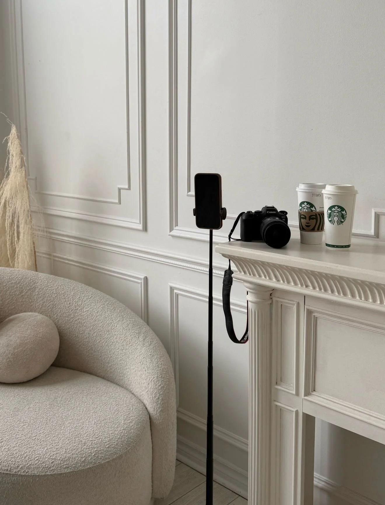 iPhone snaps from today&rsquo;s shoot 🤳🏼

Merci @amelie.riendeau pour ta confiance !!!! Xx

________

Photographe : @jesslevis.photographe 
Content creator : @eventsigneame 
Studio @lumalofts