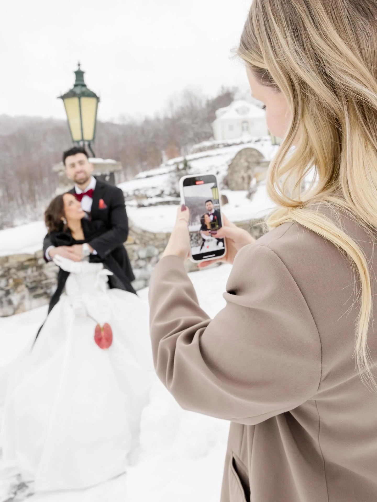 Hold on futures mari&eacute;es 2026 💭 l&rsquo;hiver se termine, le beau temps s&rsquo;en vient &hellip; et votre grand jour aussi !!!!

L&rsquo;&eacute;quipe SAE est impatiente d&rsquo;&ecirc;tre &agrave; vos c&ocirc;t&eacute;s et de capturer chaque