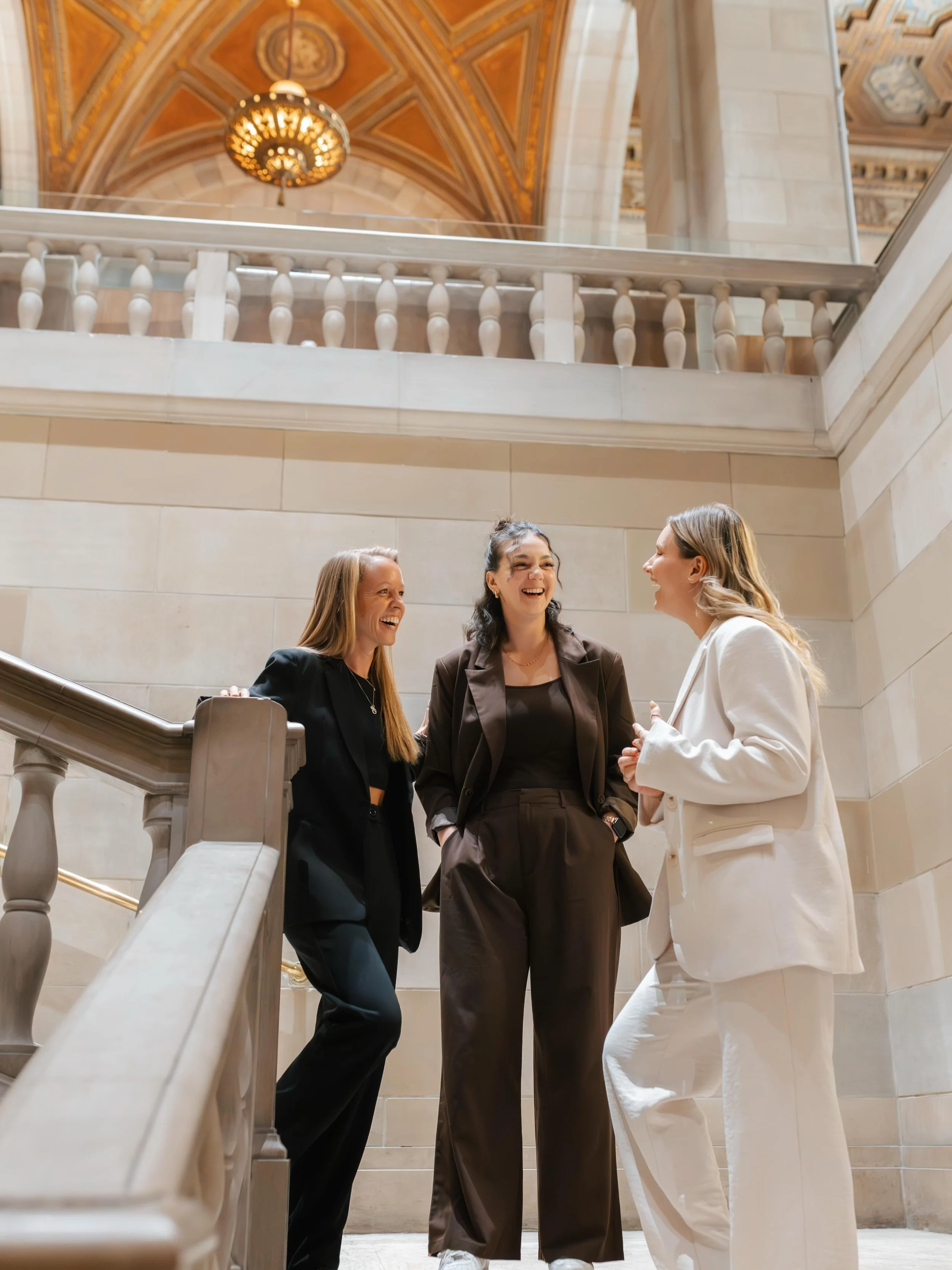 The team behind Events Sign&eacute; Am&eacute;, ready to capture 50+ weddings and events this season ✨ 

Petit souvenir de notre meeting de mai, qui s&rsquo;est poursuivi avec un petit photoshoot avec @jesslevis.photographe !

@amelie.delisle_ 
@gaby