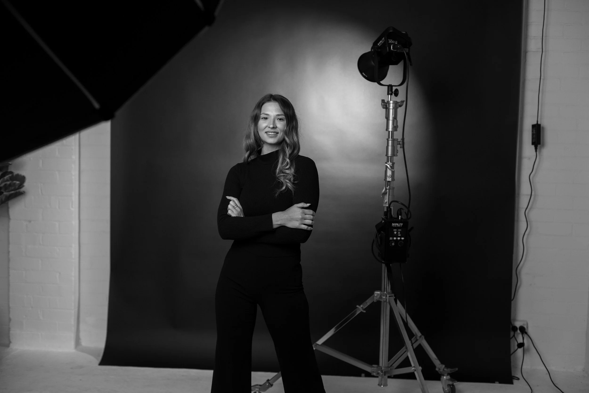 015_EmmaElias_0E8A9455_hires_b&w.jpg