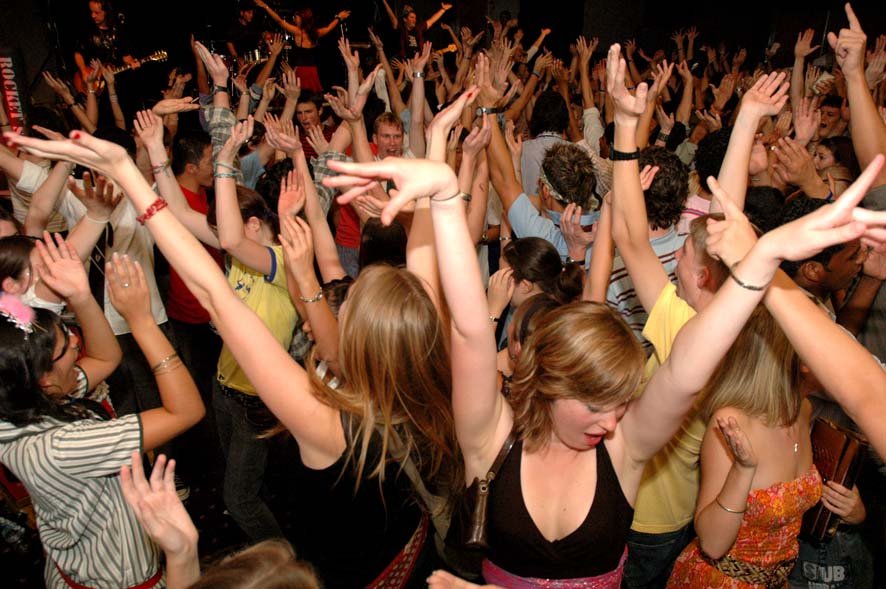 Dancing Crowd - Djs.jpg