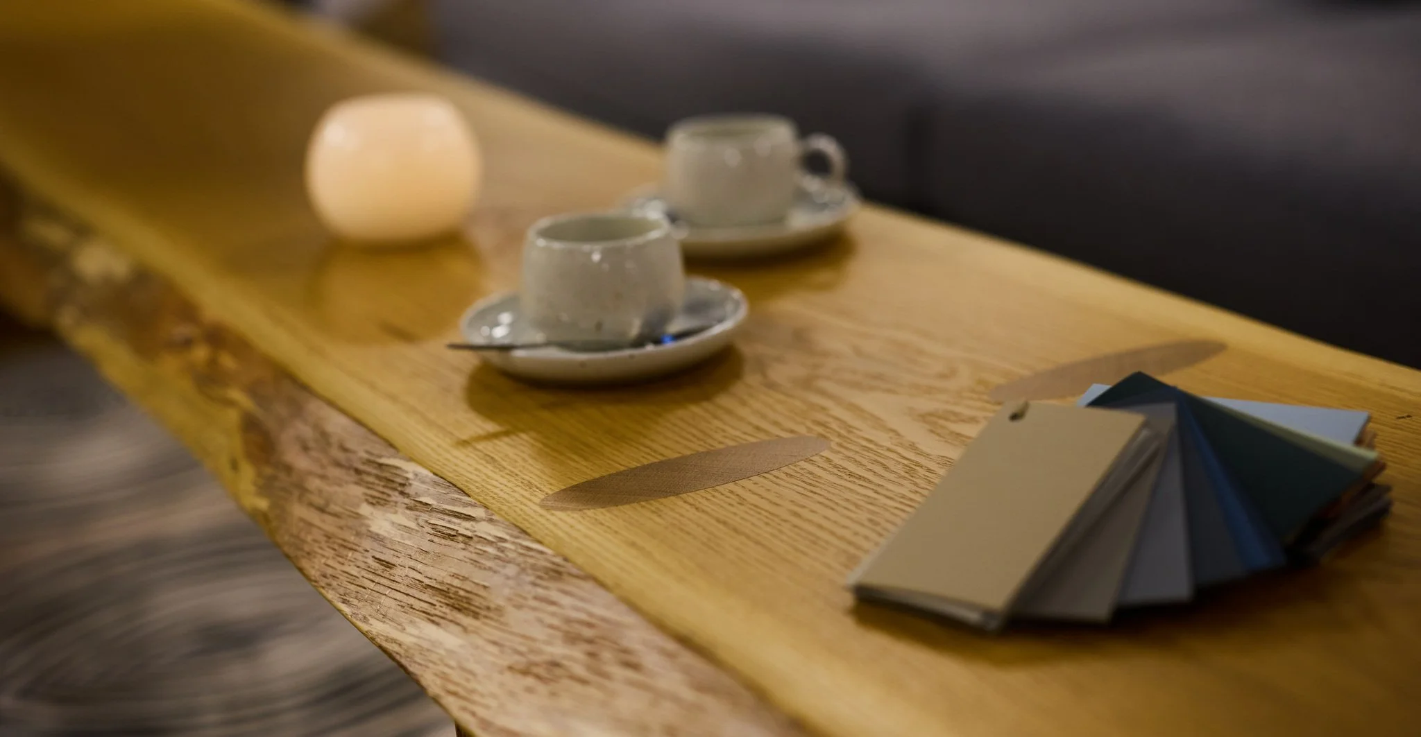 laadukkaat erikoiskalusteet myymälään